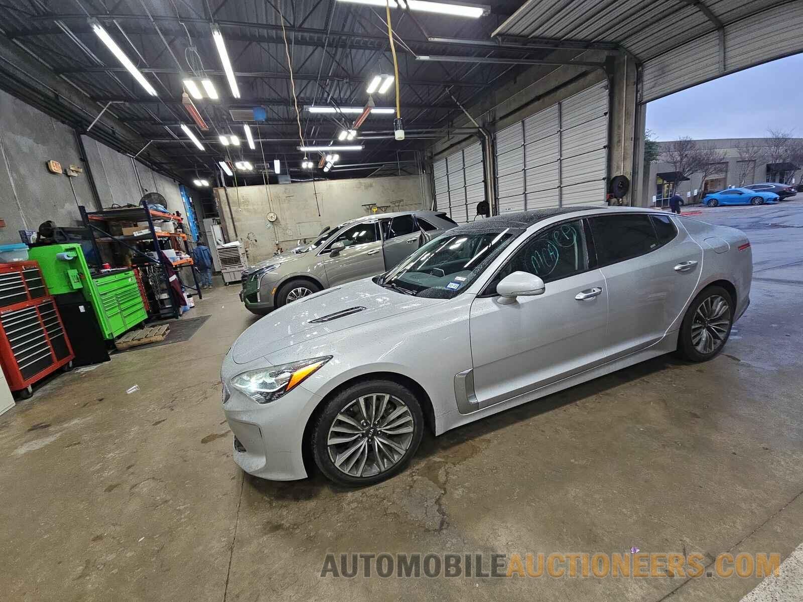 KNAE25LA3J6039033 Kia Stinger 2018