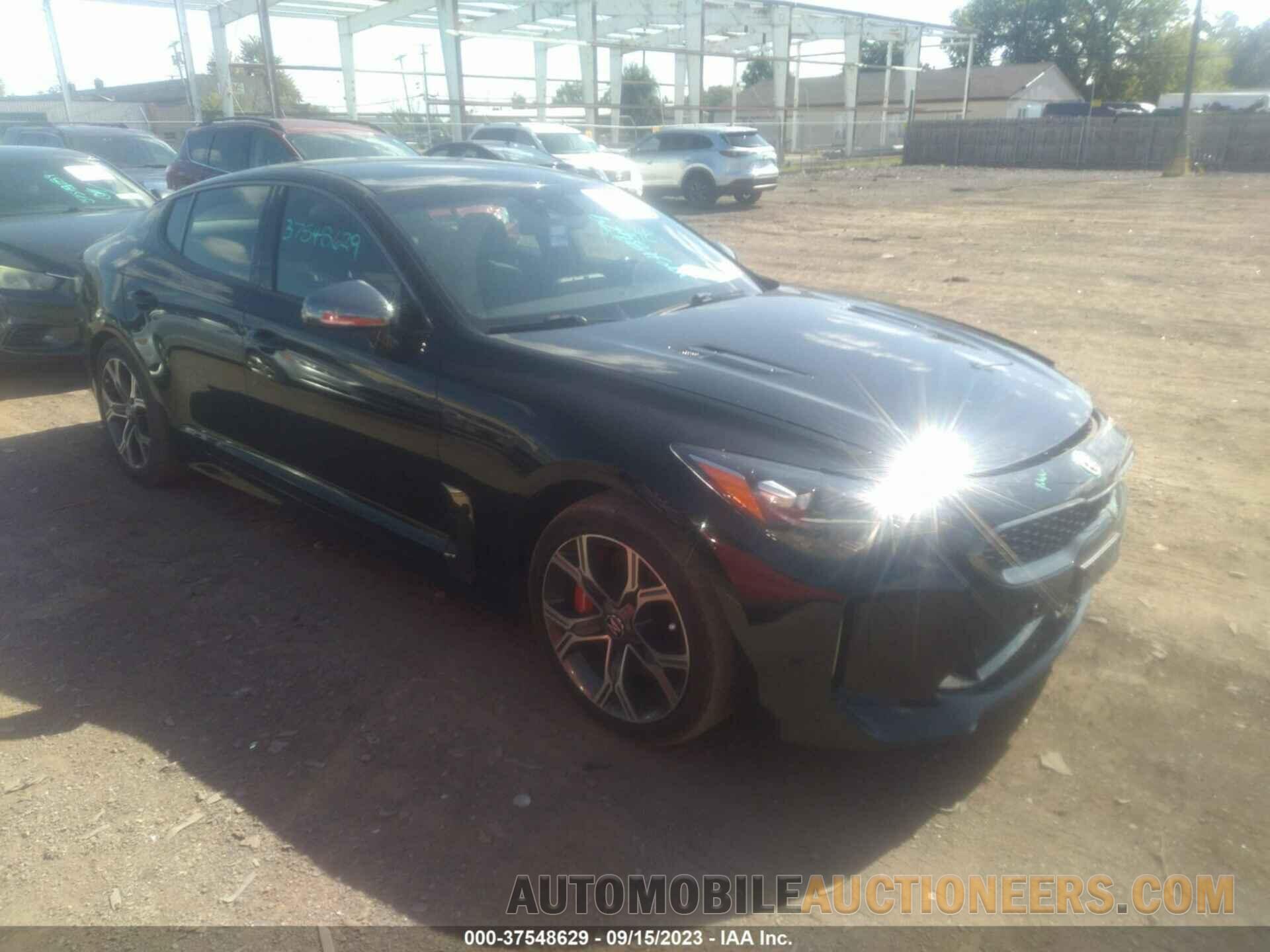 KNAE35LC2J6015742 KIA STINGER 2018