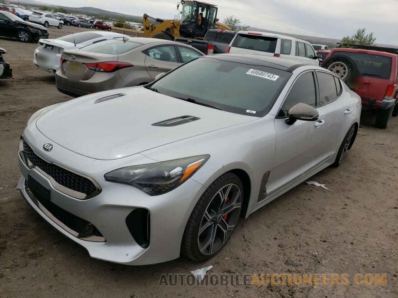 KNAE45LCXJ6017977 KIA STINGER 2018