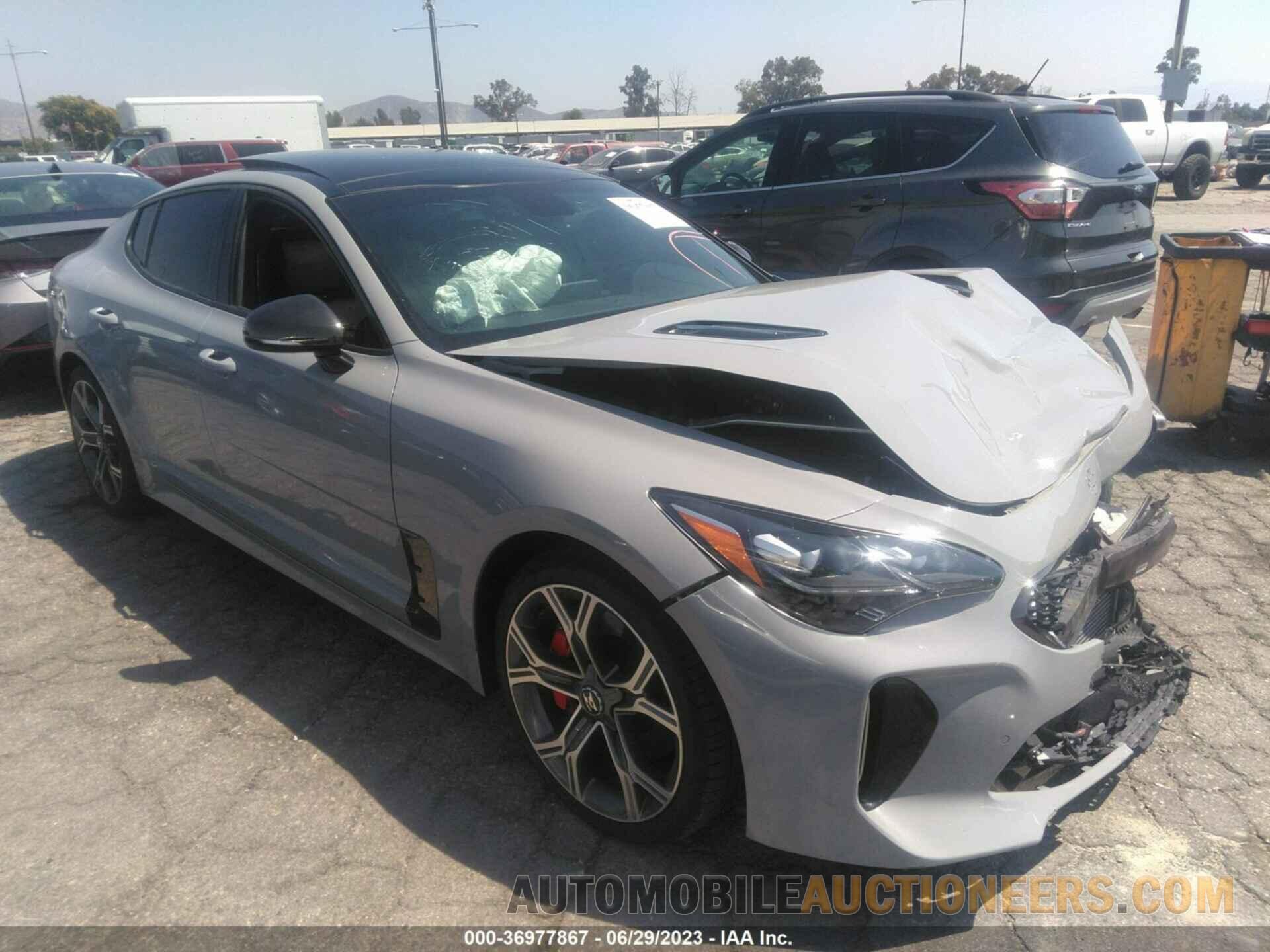 KNAE45LCXJ6040952 KIA STINGER 2018