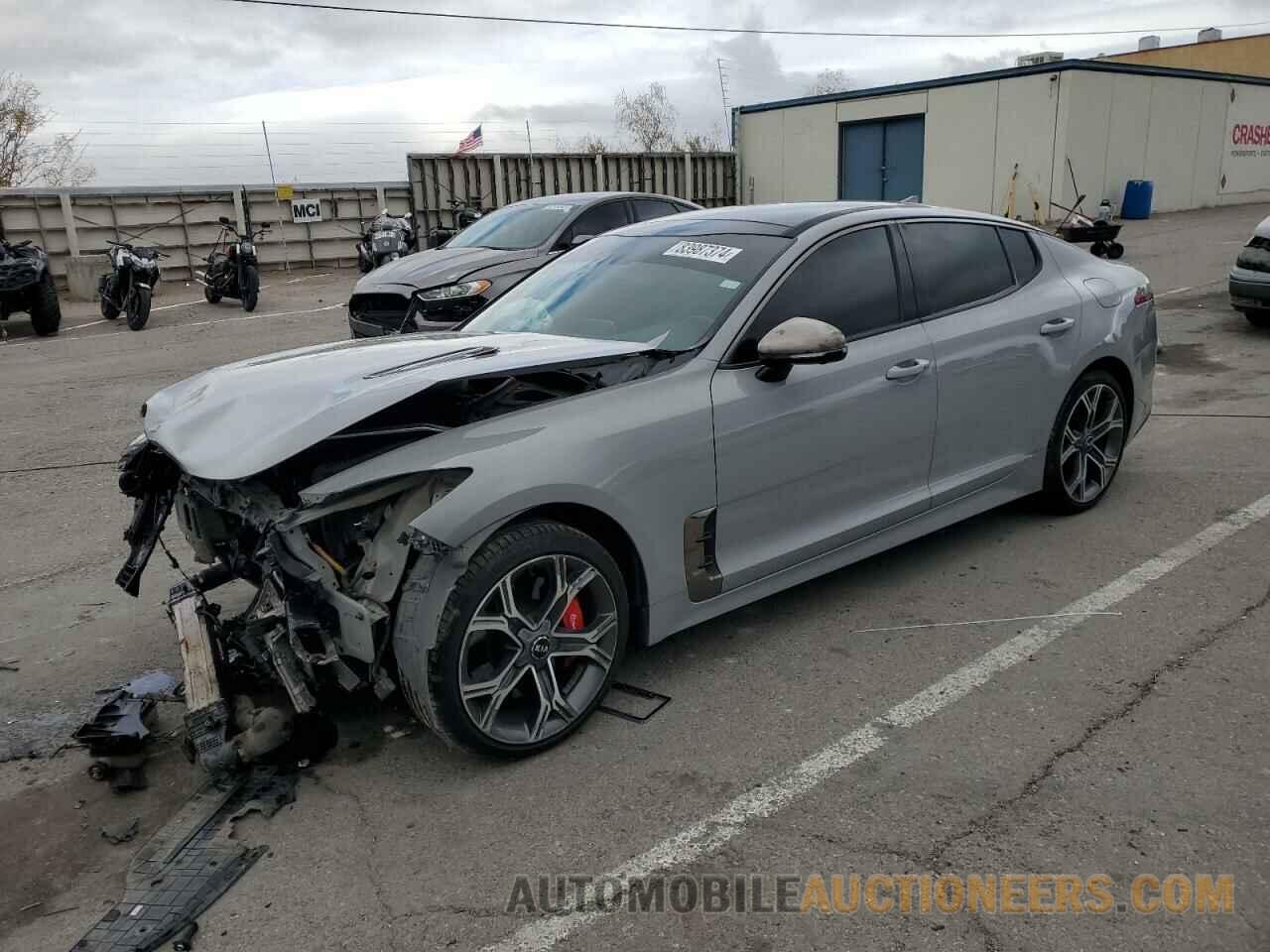 KNAE55LC0L6075273 KIA STINGER 2020