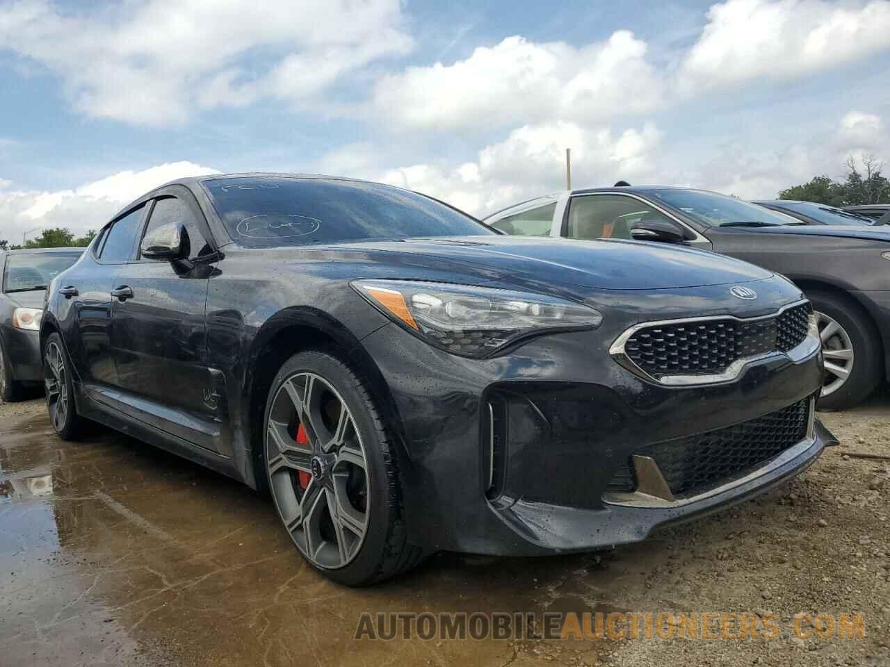 KNAE55LC2J6018957 KIA STINGER 2018