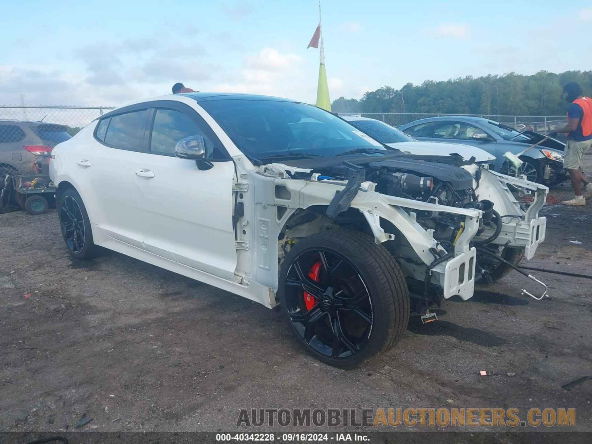 KNAE55LC8L6074405 KIA STINGER 2020