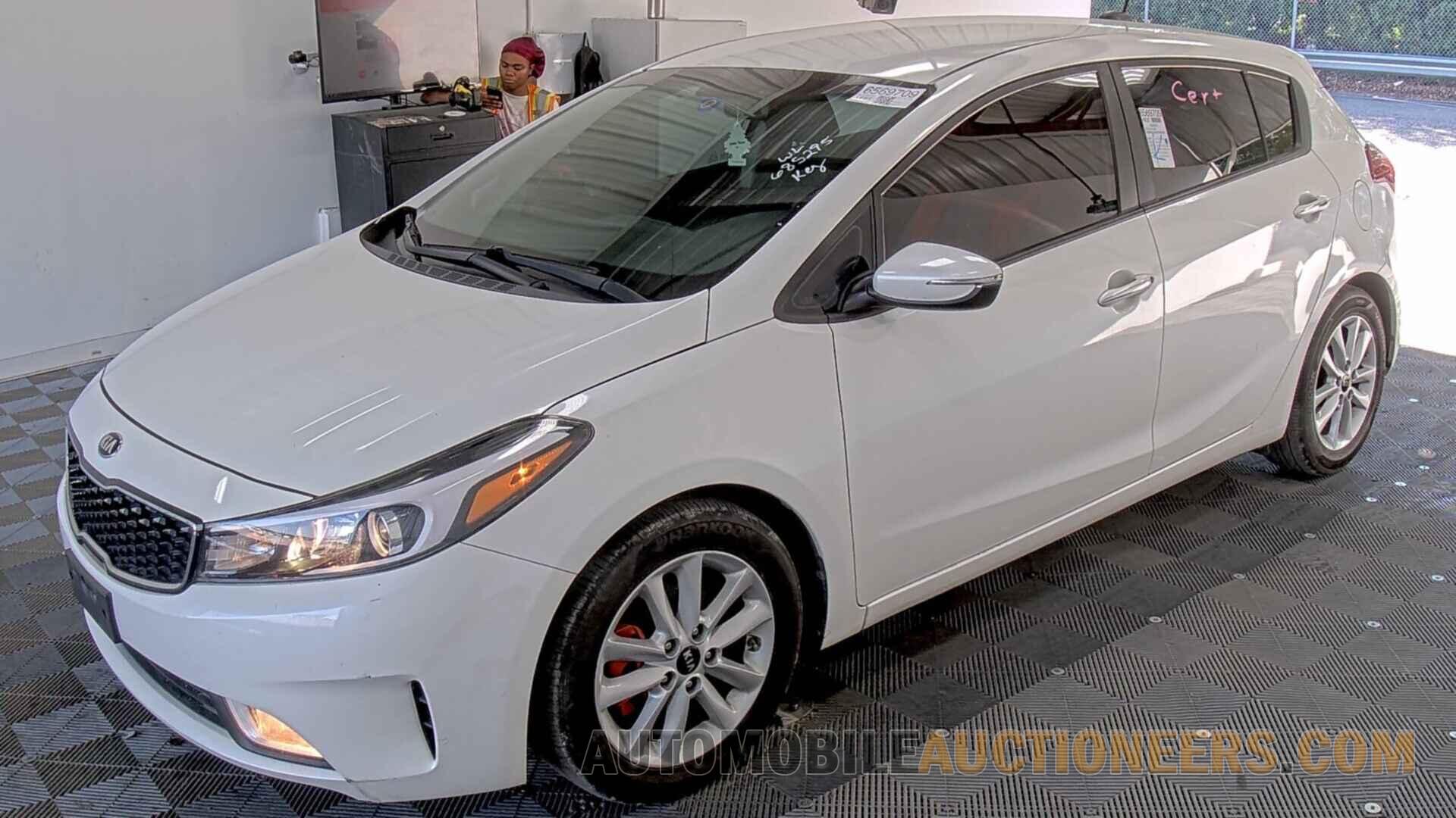 KNAFK5A82H5685295 Kia Forte5 2017