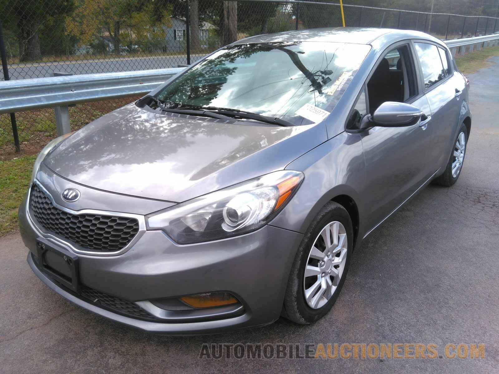 KNAFK5A87G5592447 Kia Forte 5-Door 2016