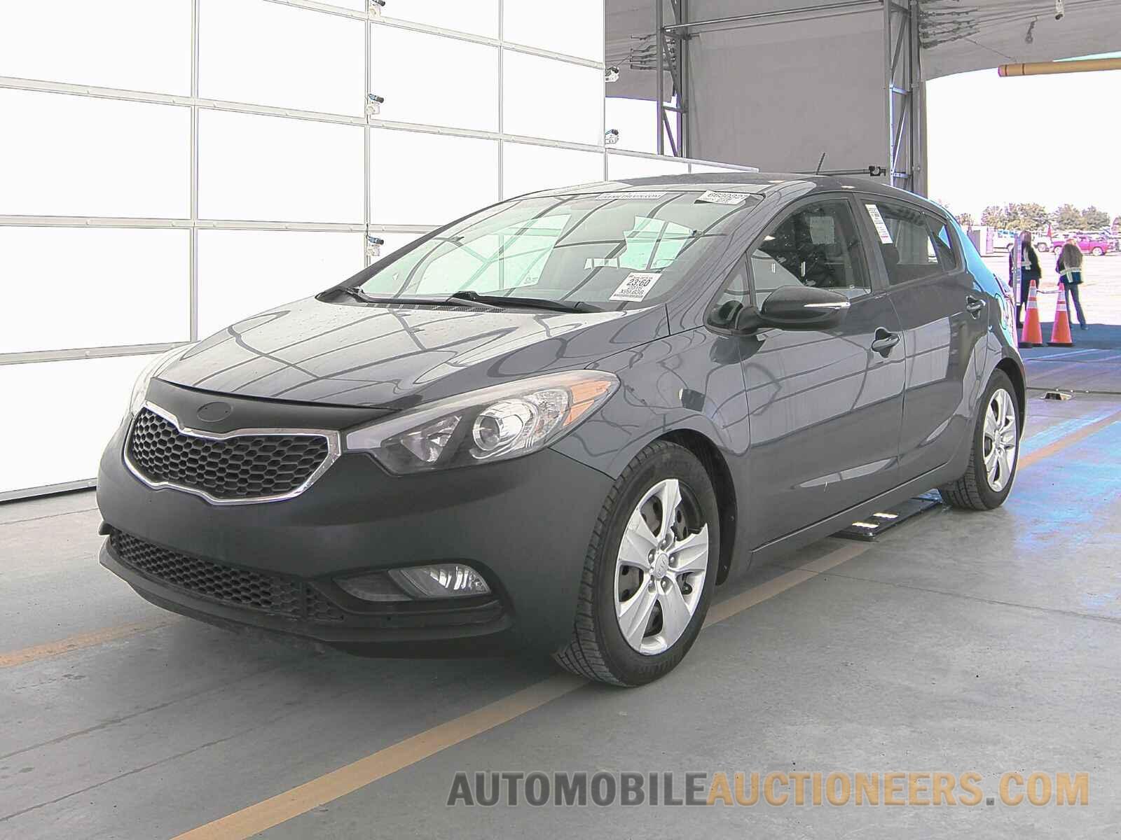 KNAFK5A88G5637332 Kia Forte 5-Door 2016