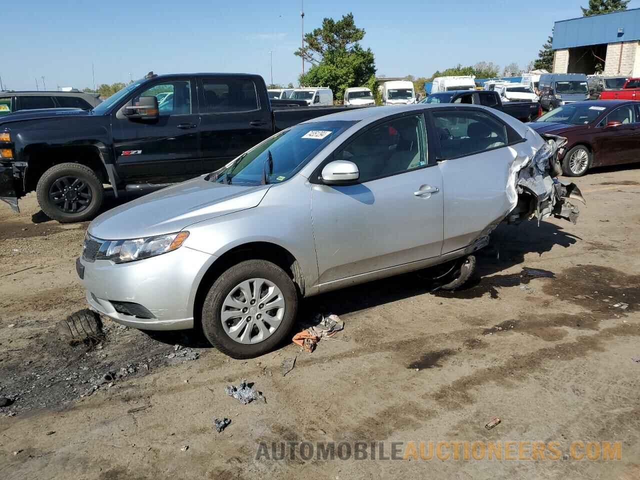 KNAFU4A22D5733727 KIA CADENZA 2013