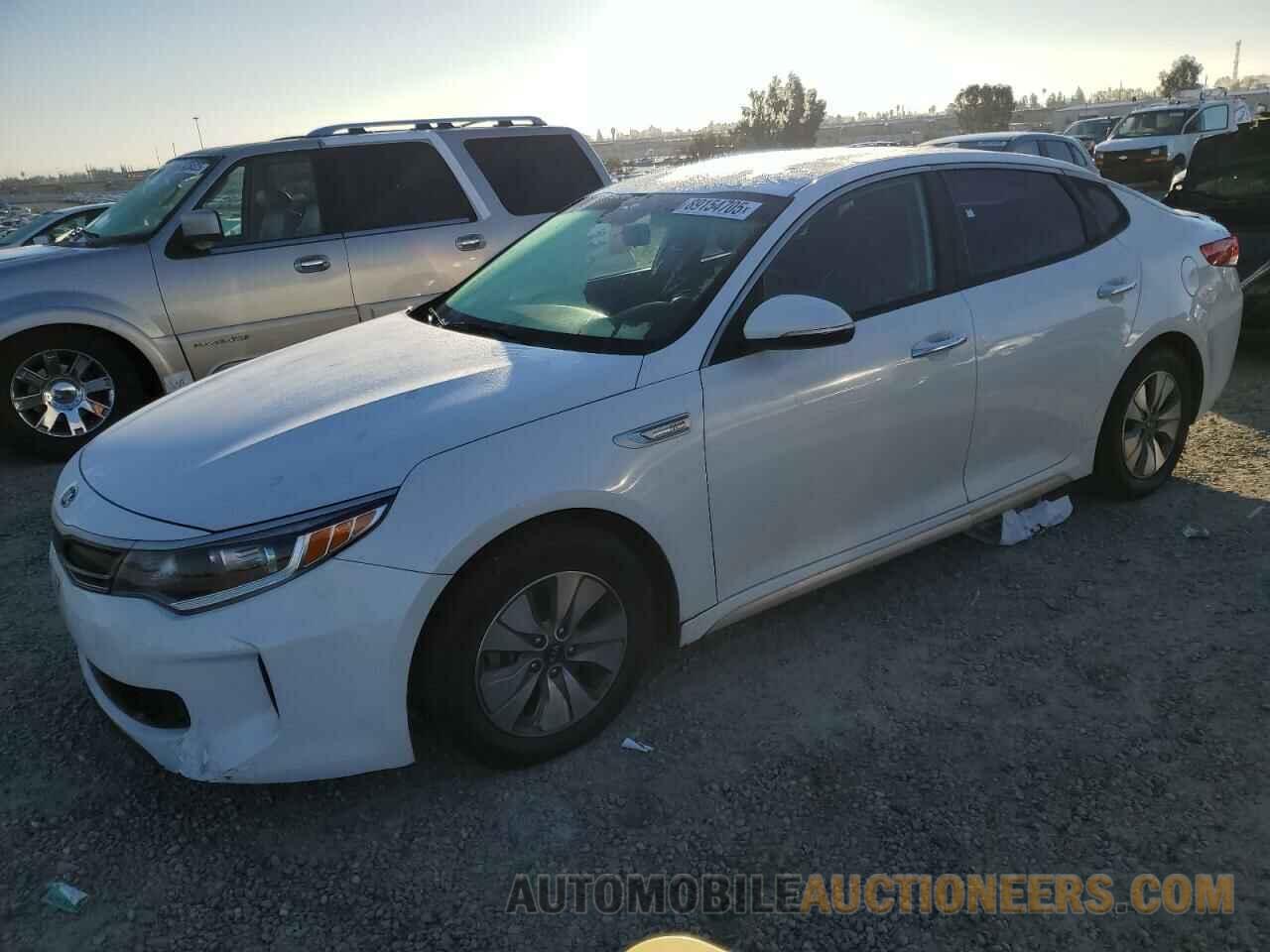 KNAGT4LE6H5011813 KIA OPTIMA 2017