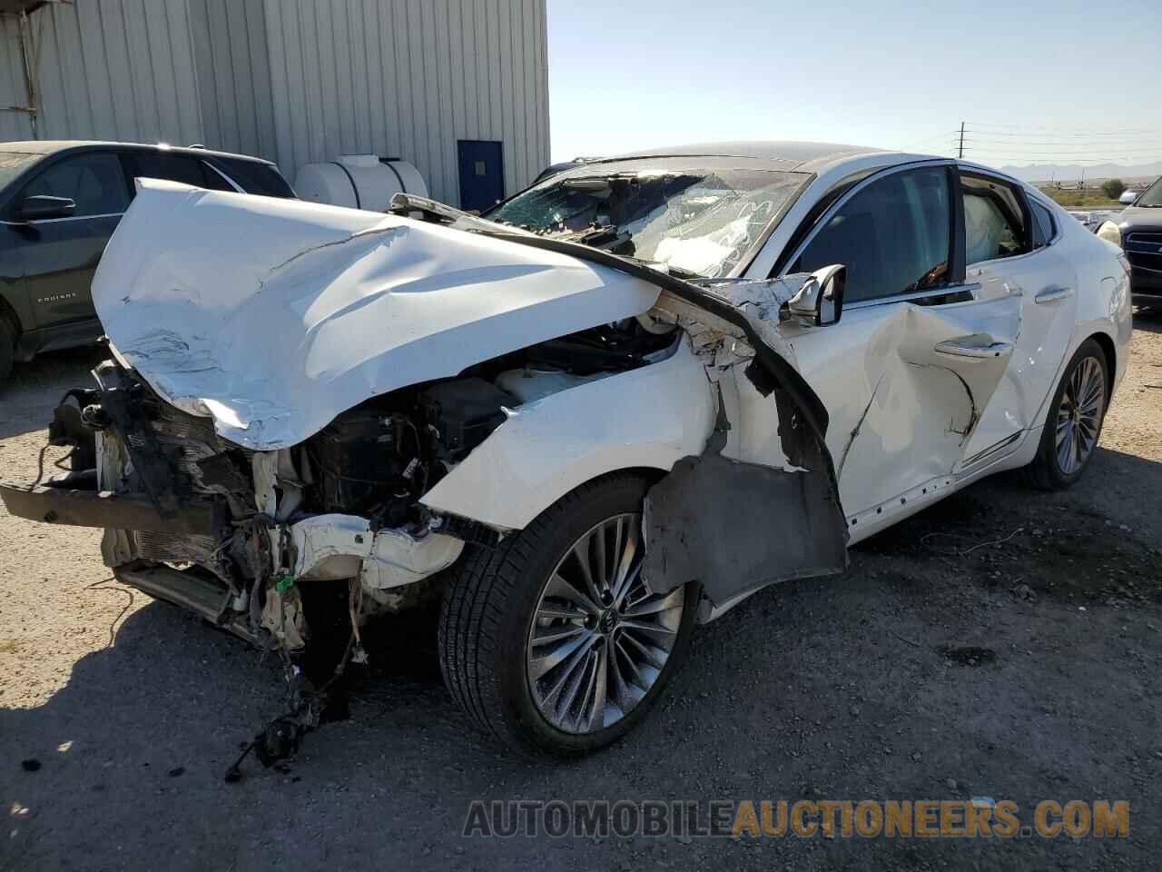 KNALC4J13J5105393 KIA CADENZA 2018