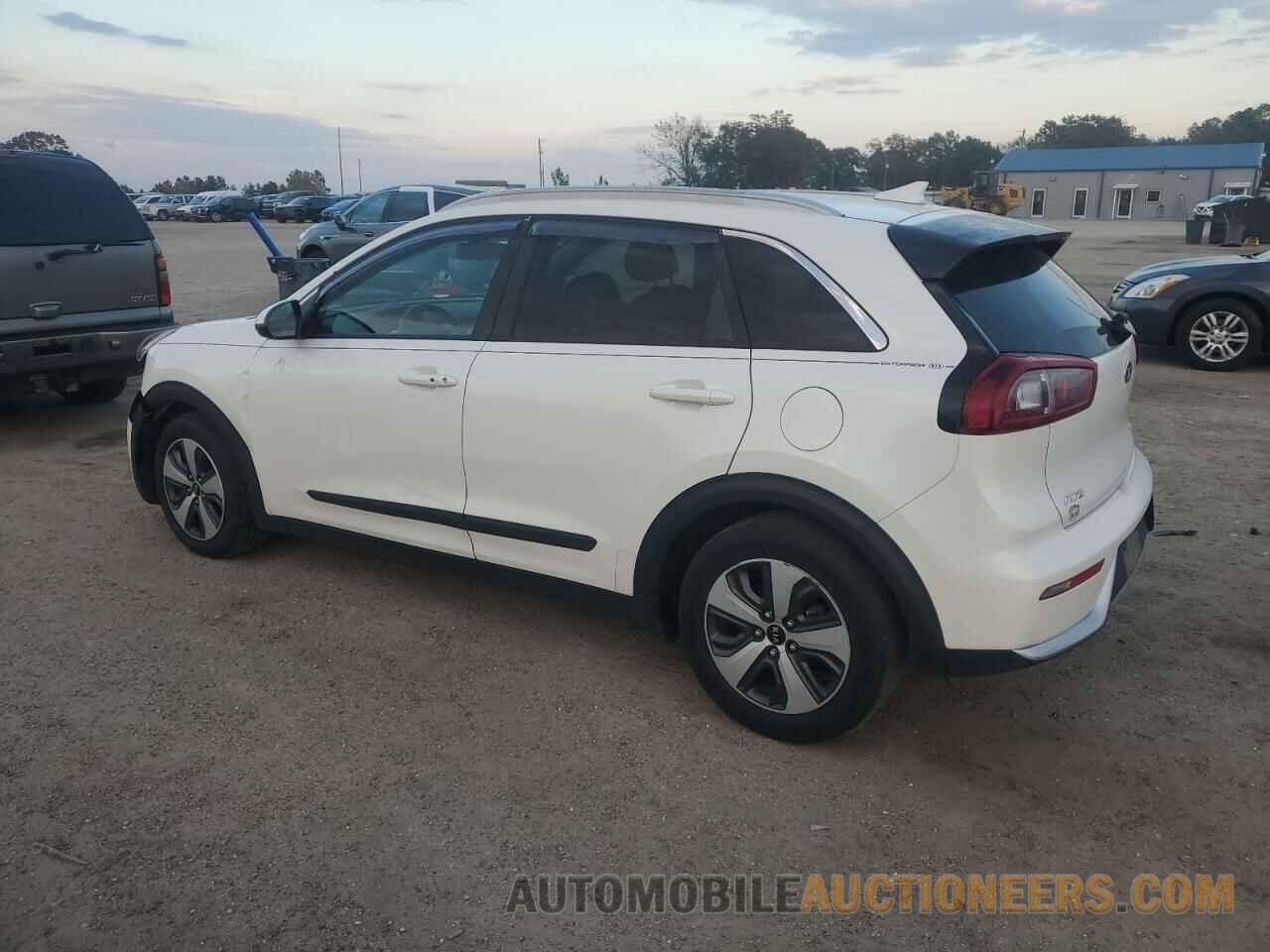 KNDCB3LC6H5083303 KIA NIRO 2017