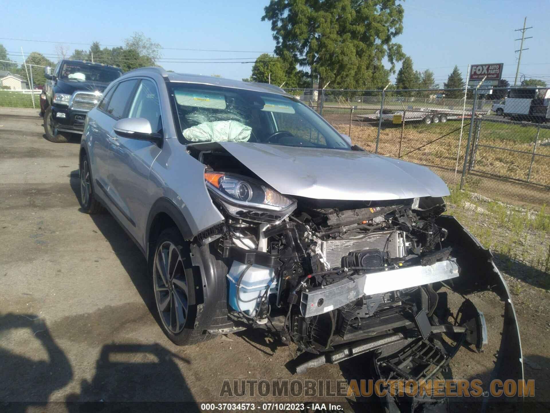 KNDCE3LC8J5174263 KIA NIRO 2018