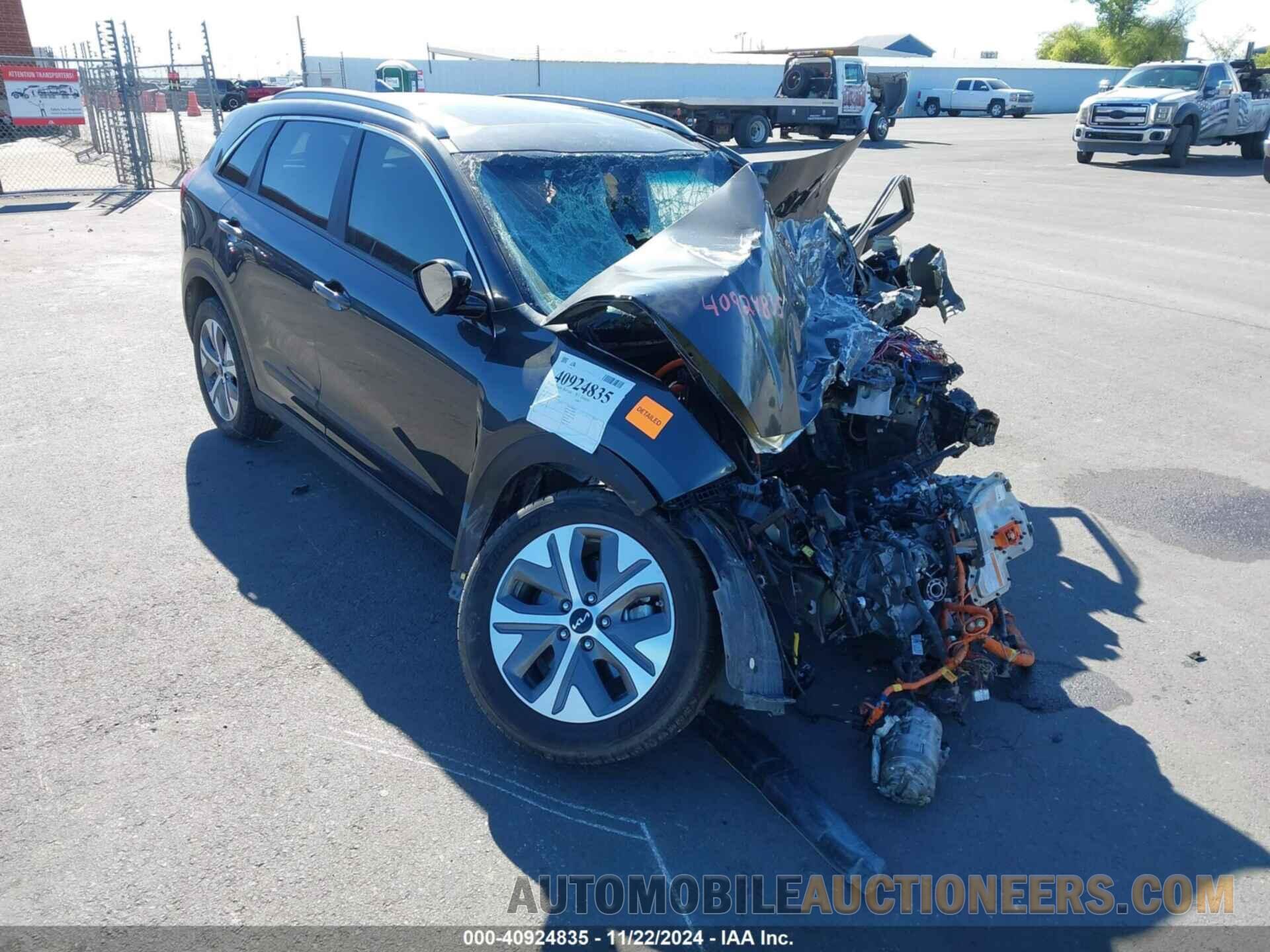 KNDCE3LG1N5121963 KIA NIRO 2022