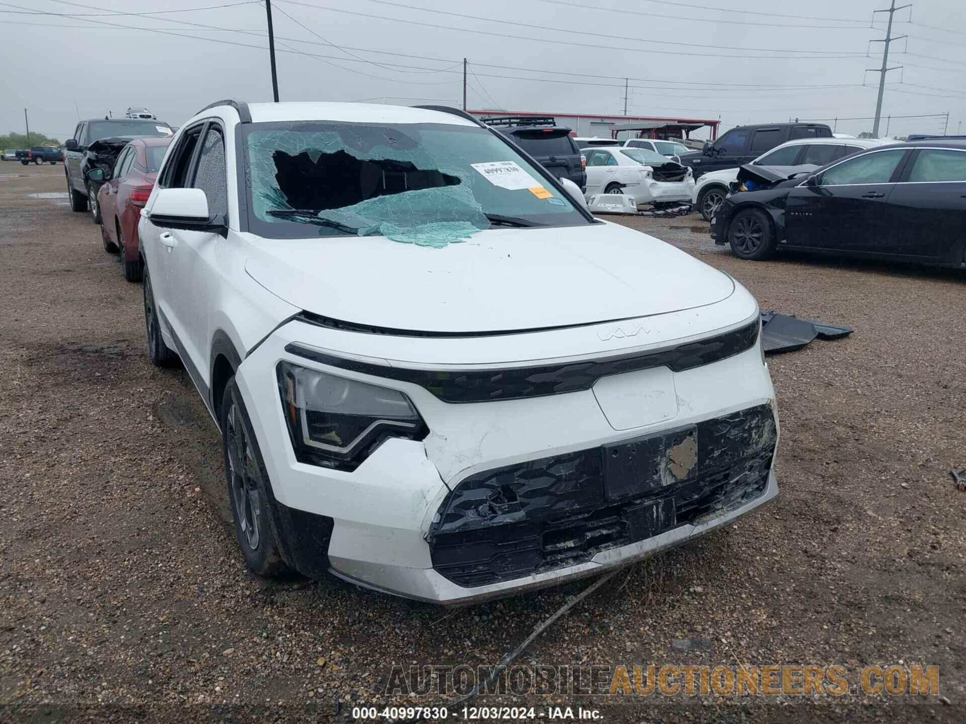 KNDCR3L16R5098380 KIA NIRO EV 2024