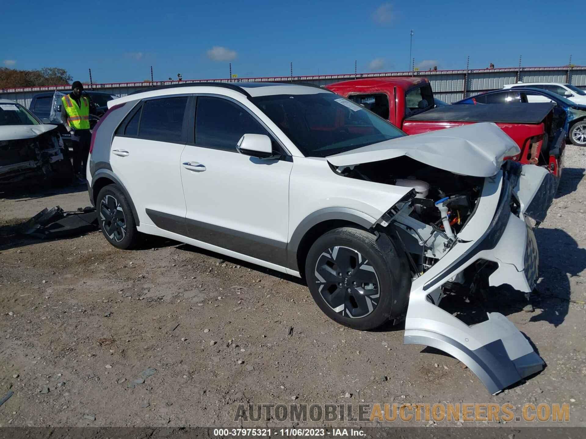 KNDCT3L13P5016992 KIA NIRO 2023