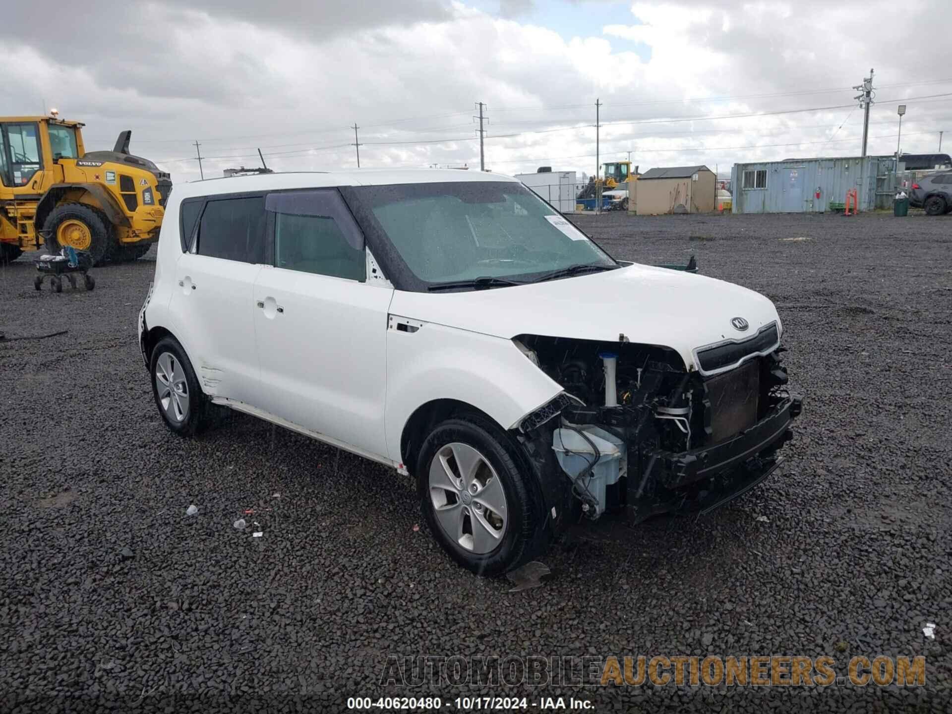 KNDJN2A23F7167082 KIA SOUL 2015