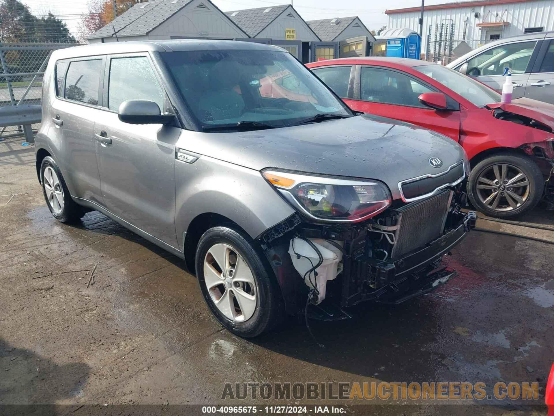 KNDJN2A26F7158988 KIA SOUL 2015