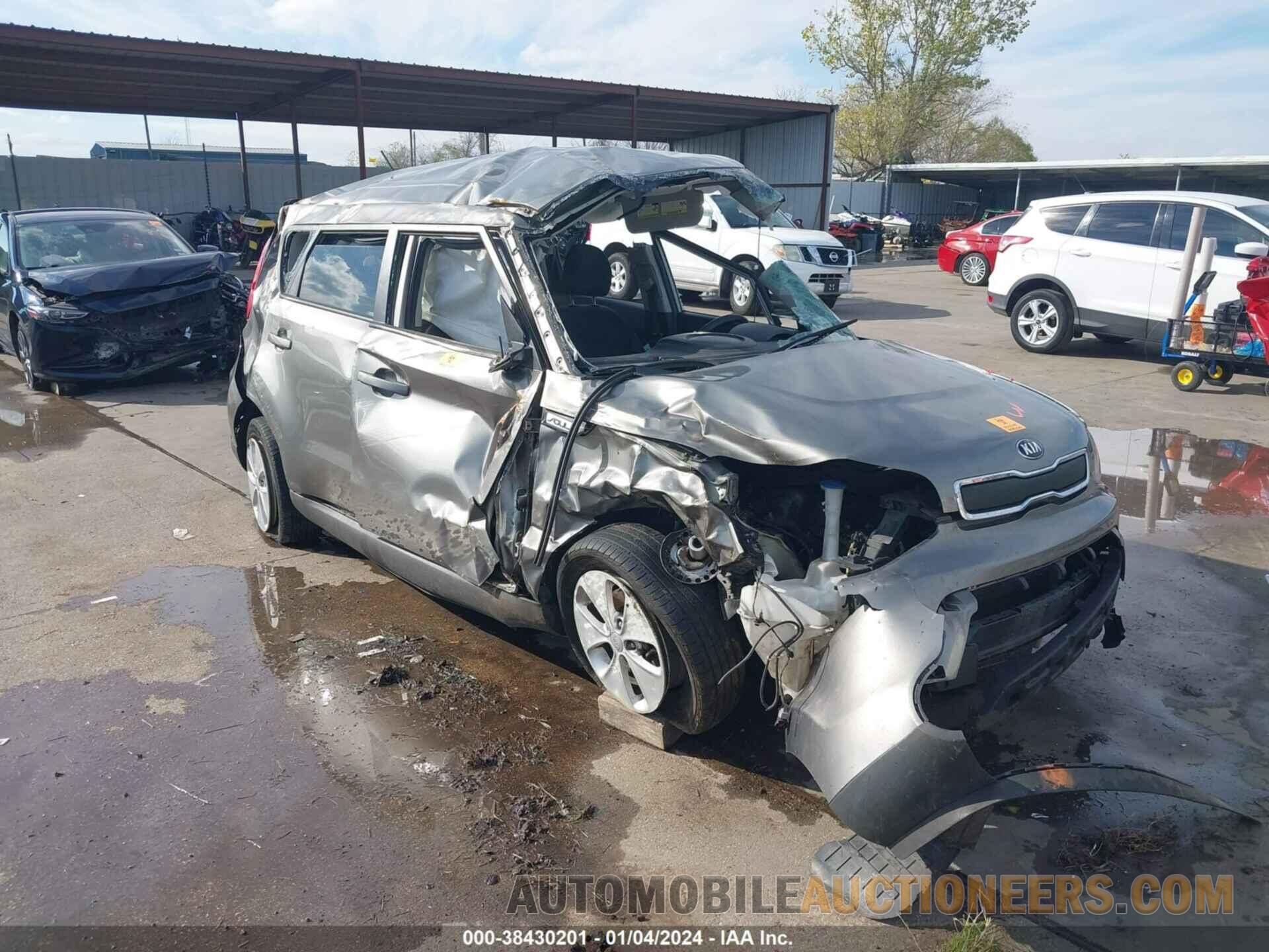 KNDJN2A27F7131640 KIA SOUL 2015