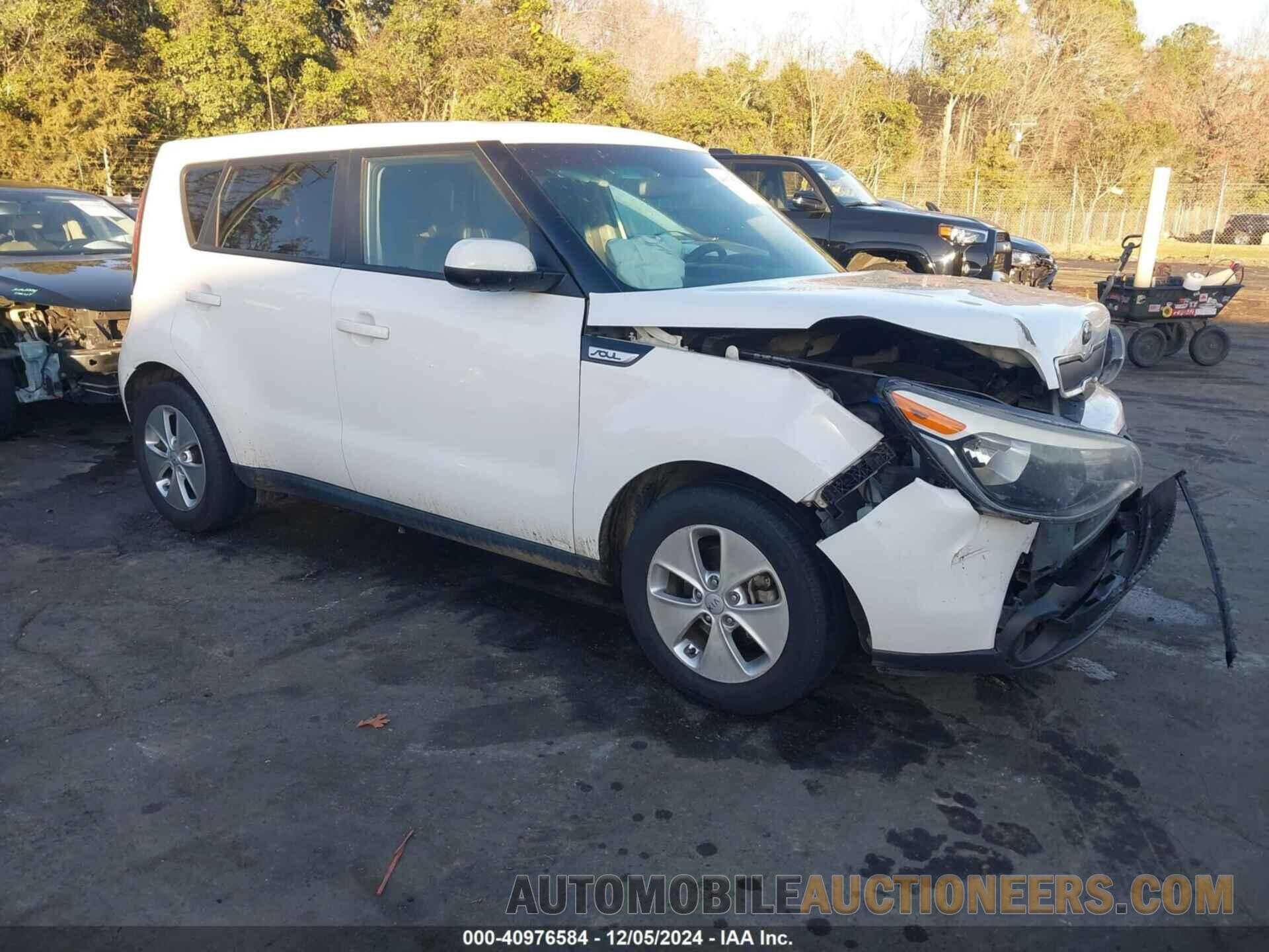 KNDJN2A27F7776921 KIA SOUL 2015