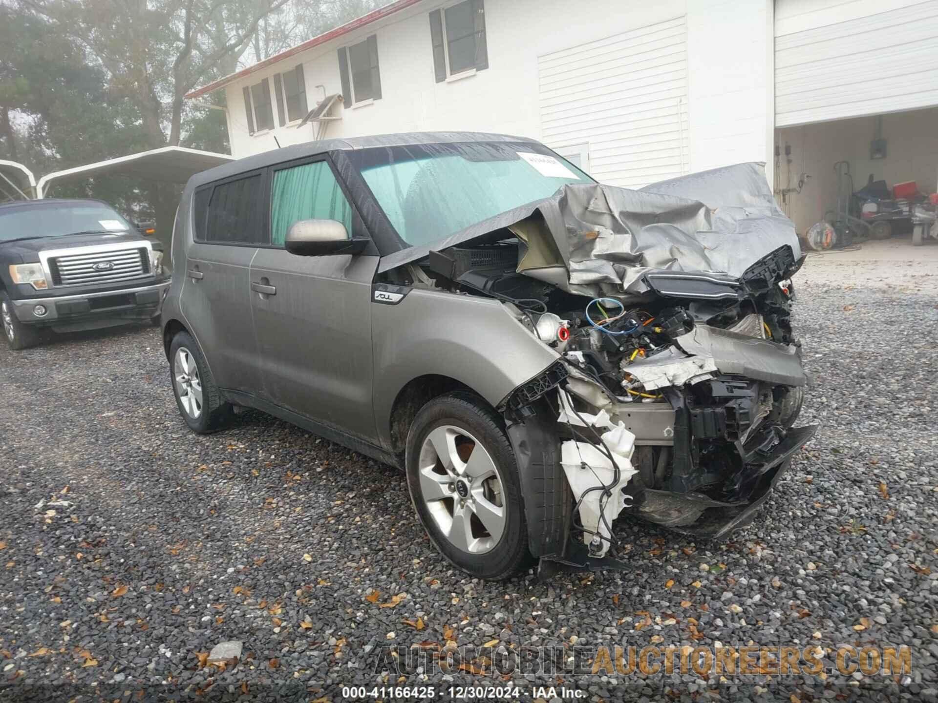 KNDJN2A2XH7462327 KIA SOUL 2017