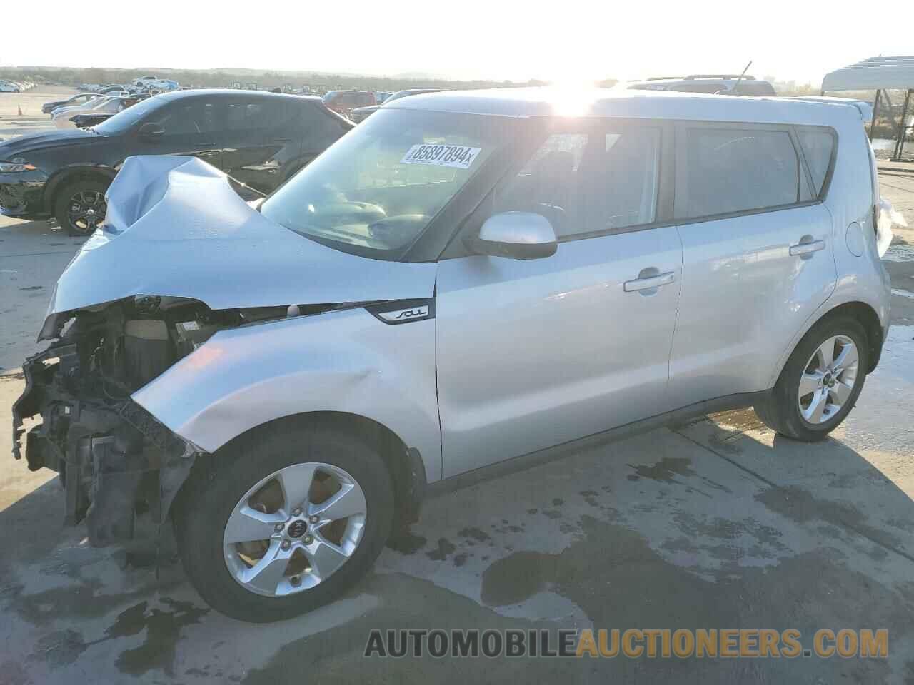 KNDJN2A2XJ7564863 KIA SOUL 2018