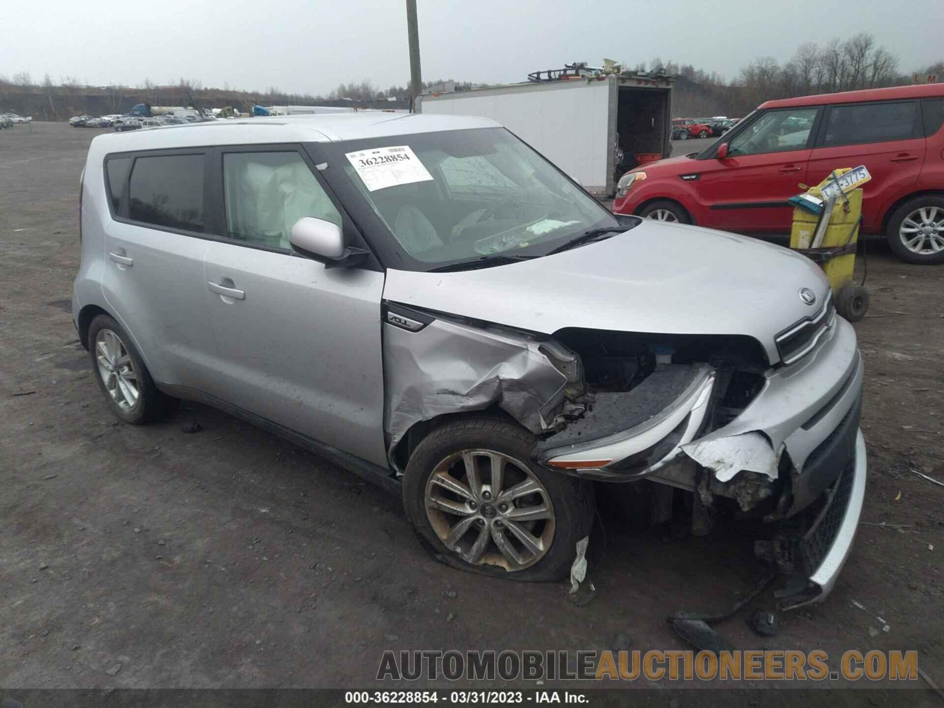 KNDJP3A56J7523592 KIA SOUL 2018