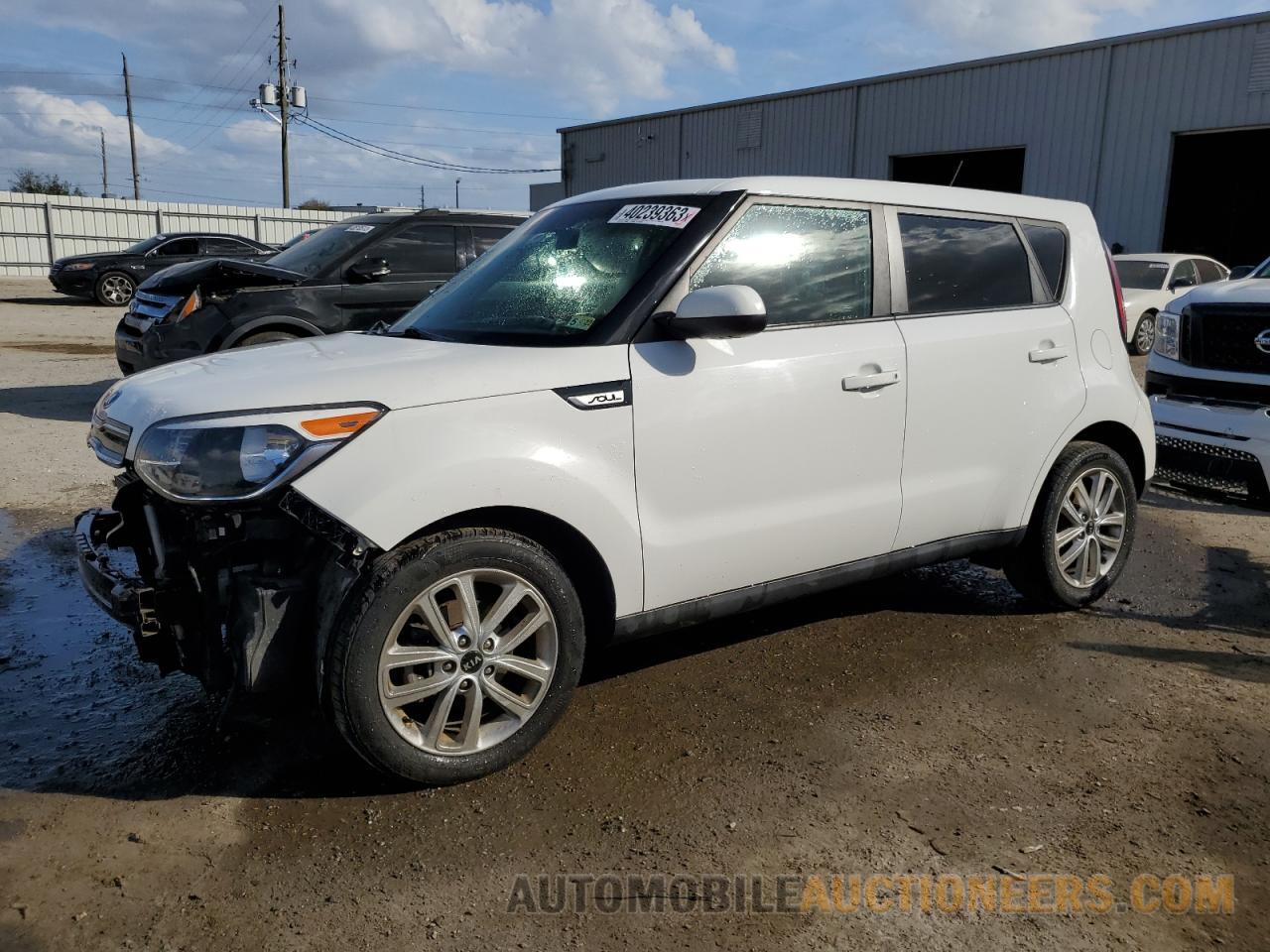 KNDJP3A5XJ7560998 KIA SOUL 2018