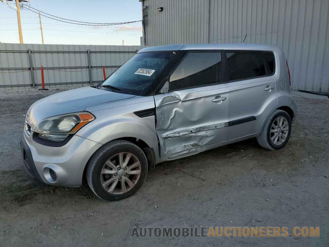 KNDJT2A62D7579225 KIA SOUL 2013