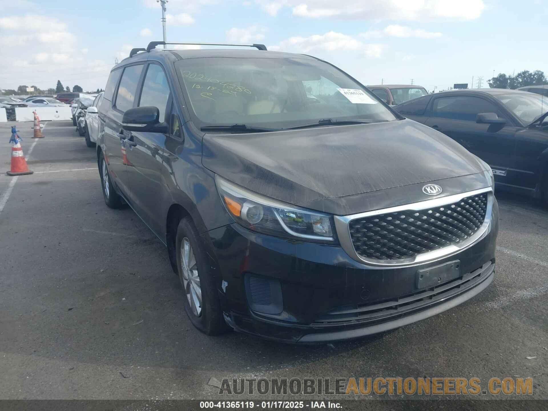 KNDMB5C11F6045158 KIA SEDONA 2015