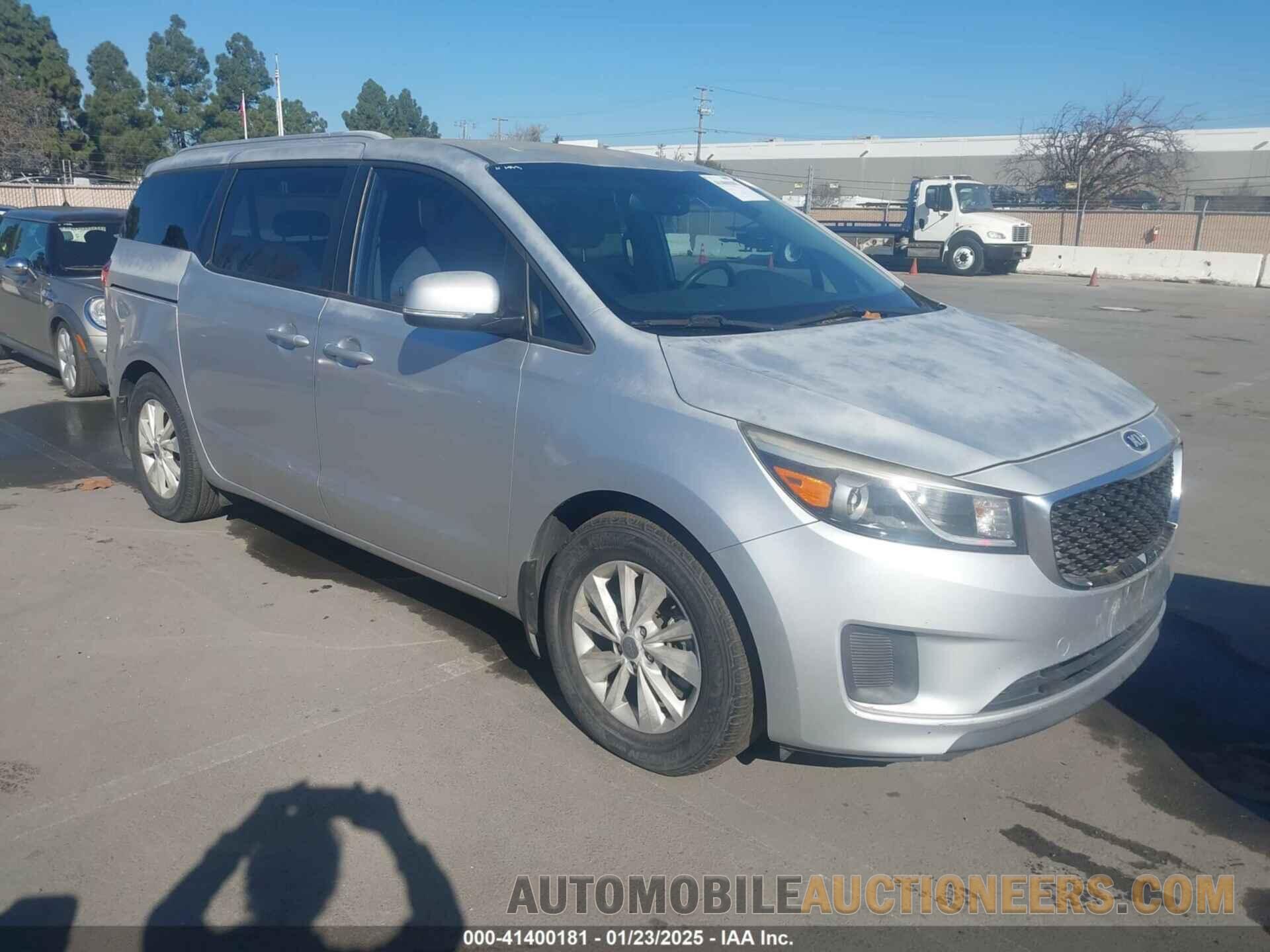 KNDMB5C17F6039560 KIA SEDONA 2015