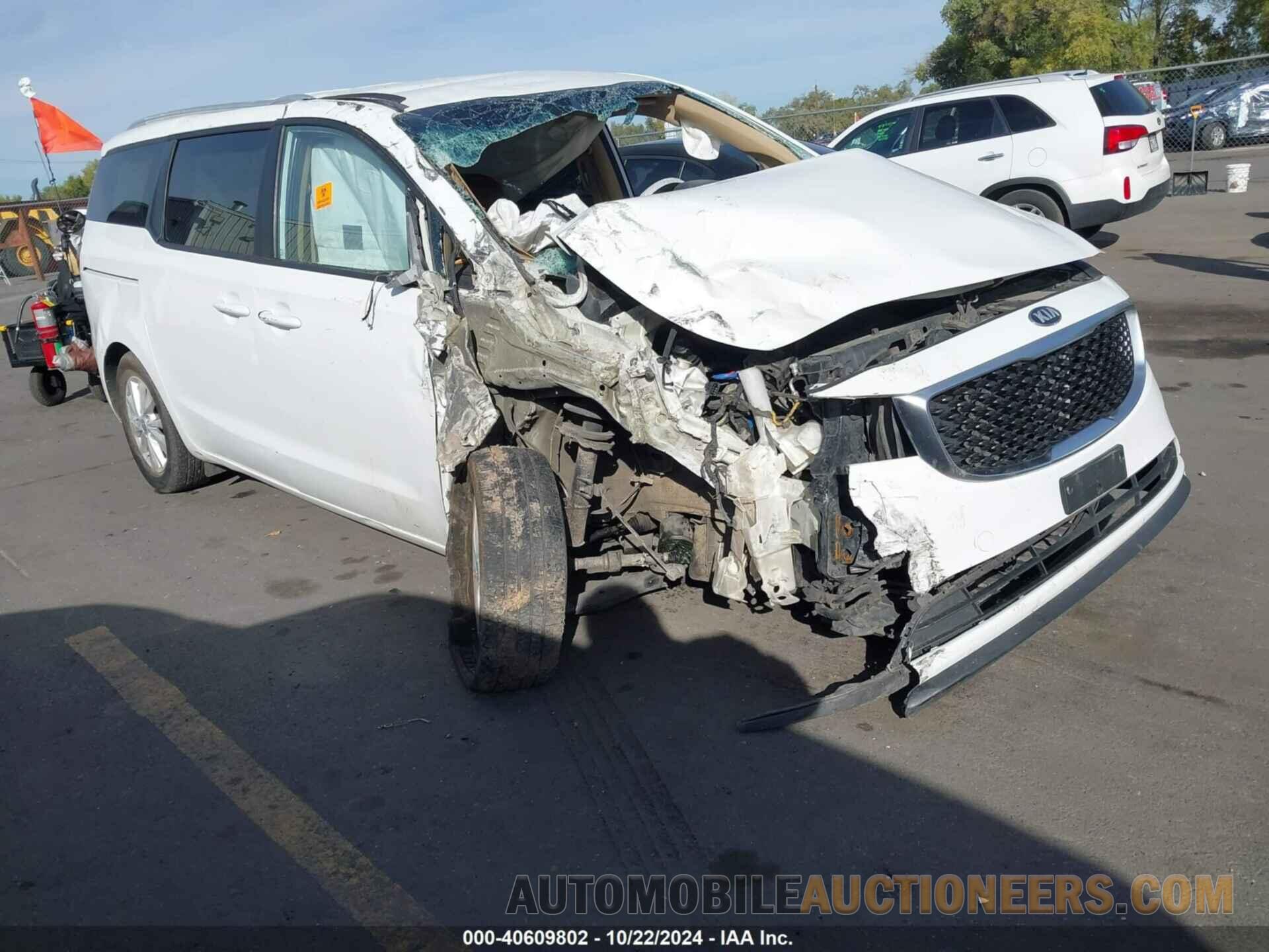 KNDMB5C19F6057848 KIA SEDONA 2015