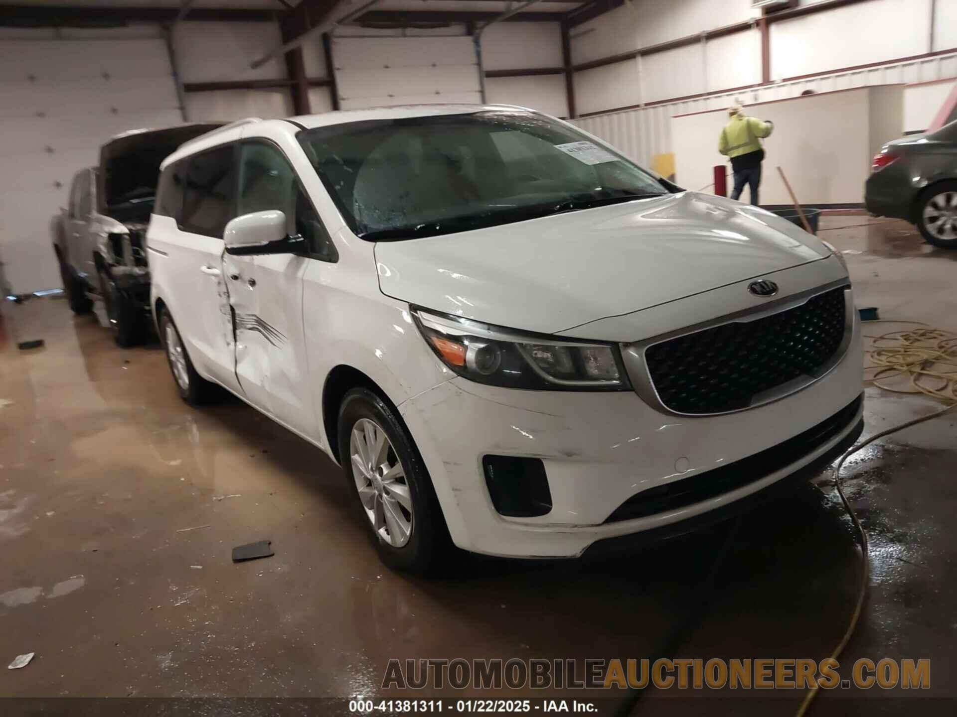 KNDMB5C1XG6178938 KIA SEDONA 2016