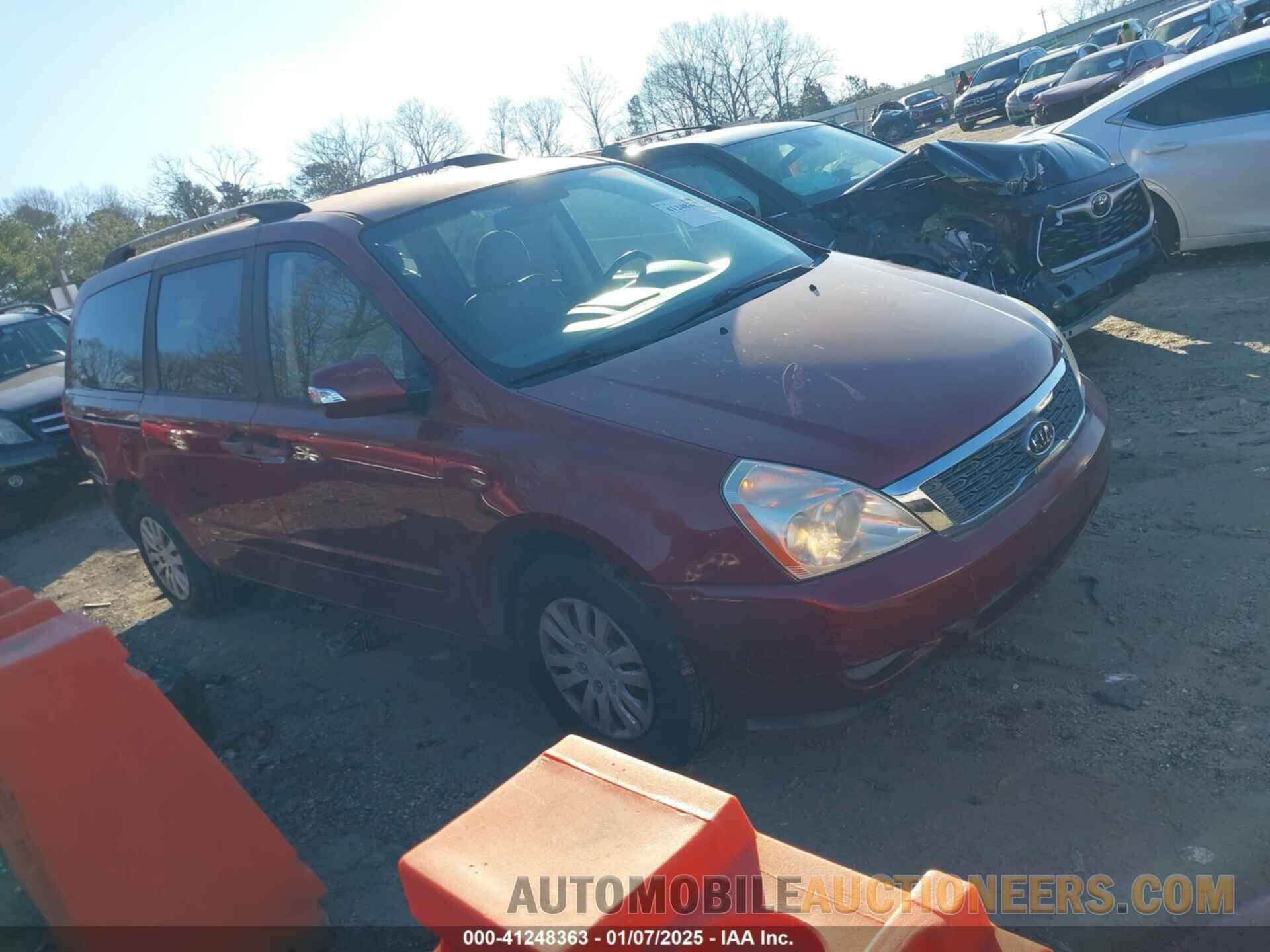 KNDMG4C71B6403756 KIA SEDONA 2011