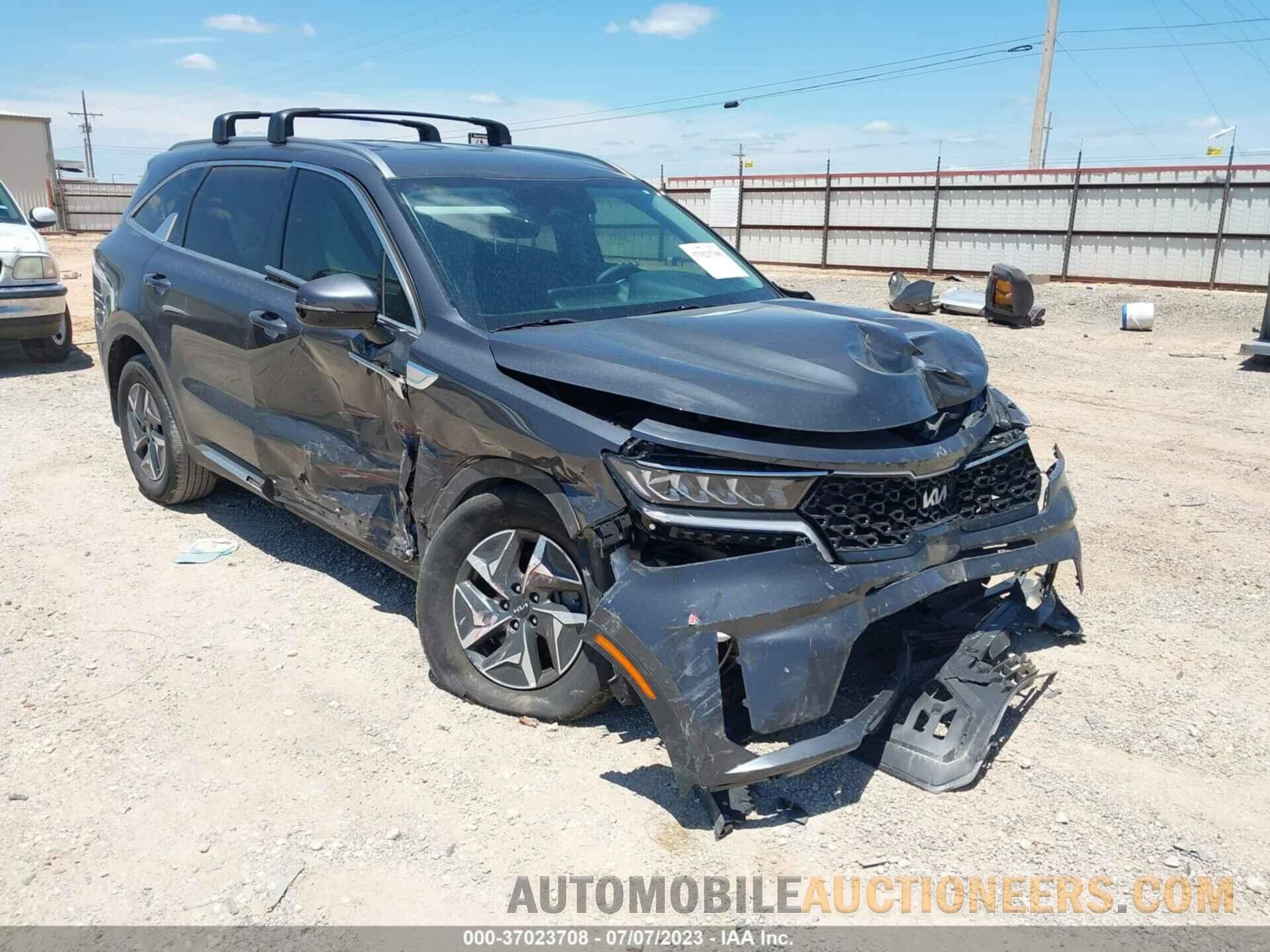 KNDRG4LG8N5120688 KIA SORENTO HYBRID 2022