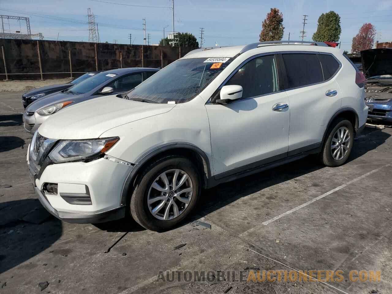 KNMAT2MT3JP564665 NISSAN ROGUE 2018