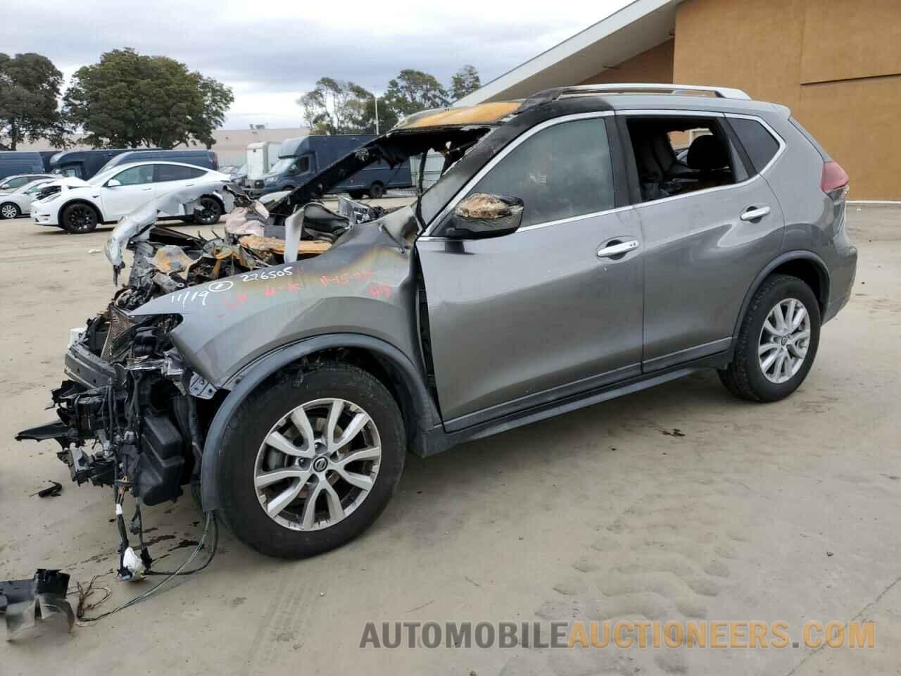 KNMAT2MT6JP550856 NISSAN ROGUE 2018