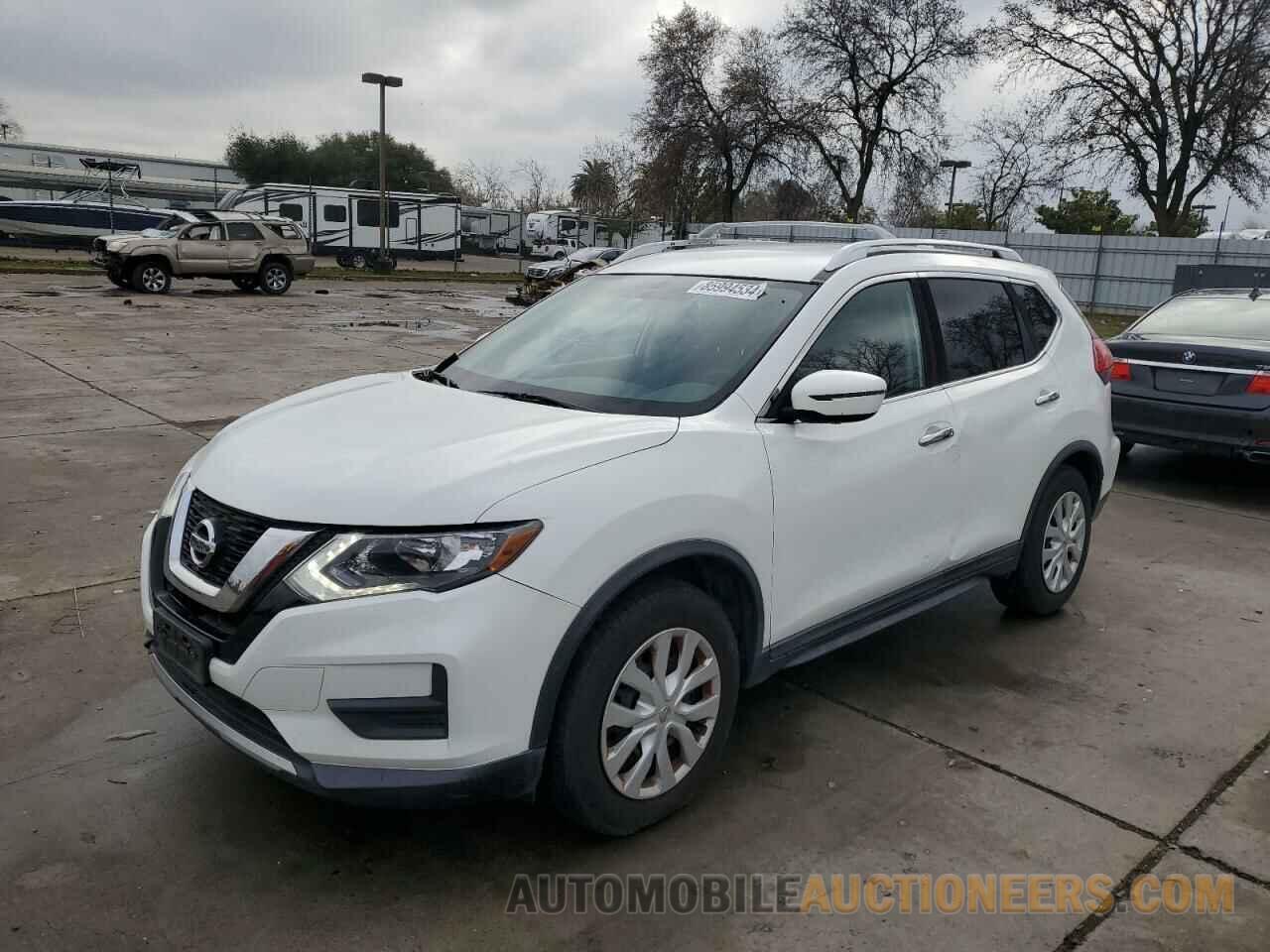 KNMAT2MT8HP513494 NISSAN ROGUE 2017