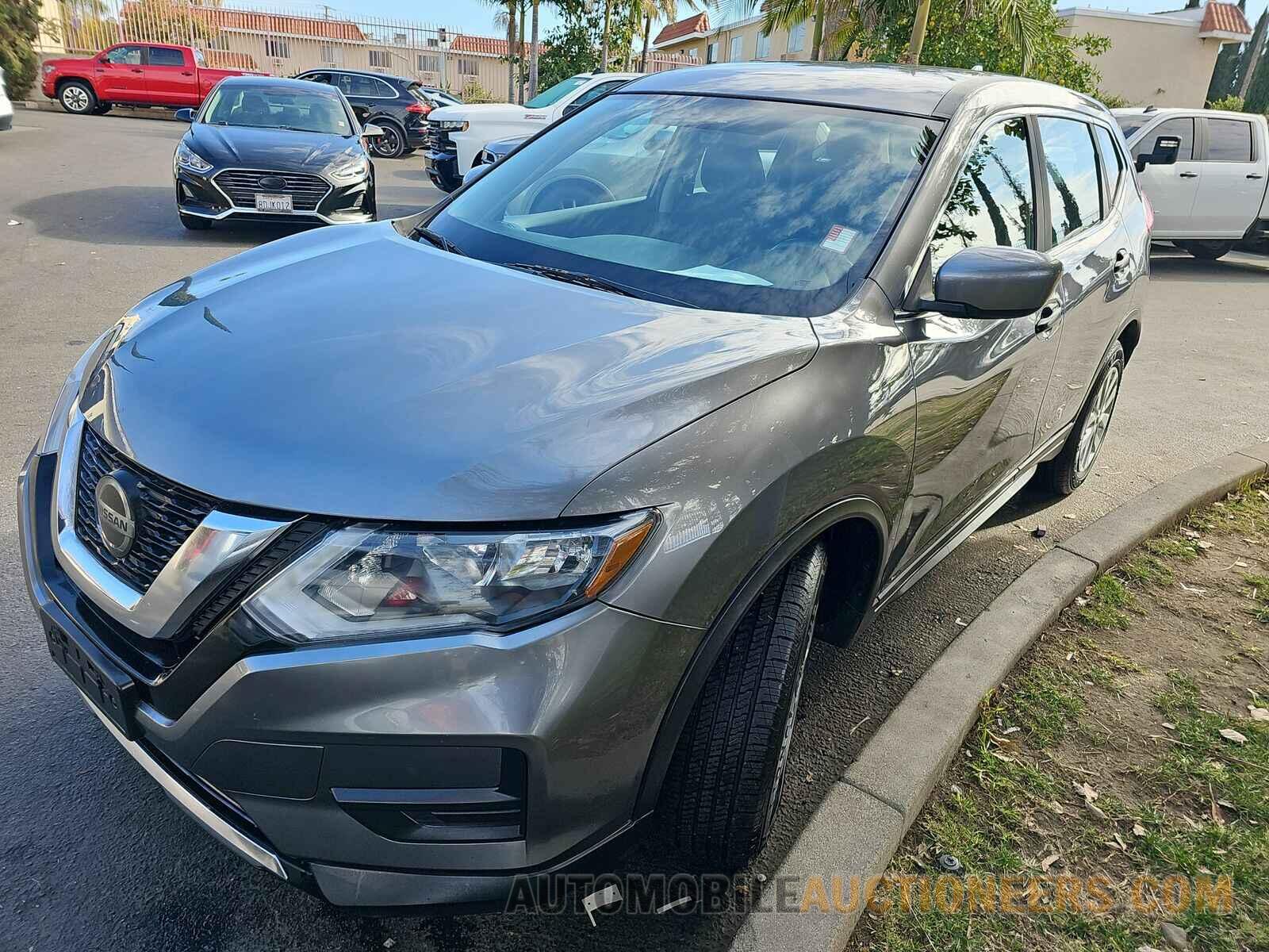 KNMAT2MTXJP562055 Nissan Rogue 2018