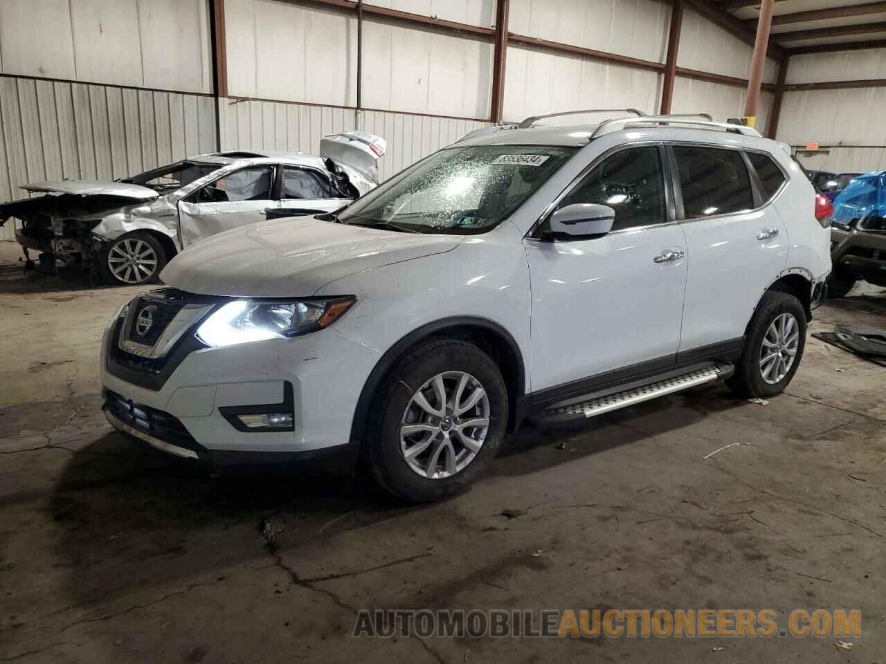 KNMAT2MV8HP527056 NISSAN ROGUE 2017