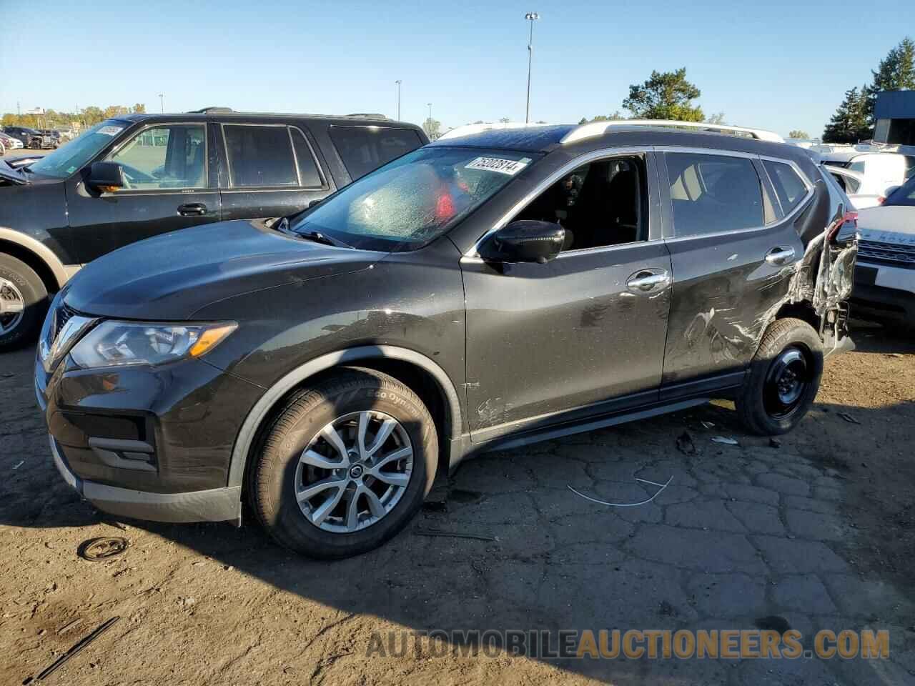 KNMAT2MV8JP576943 NISSAN ROGUE 2018