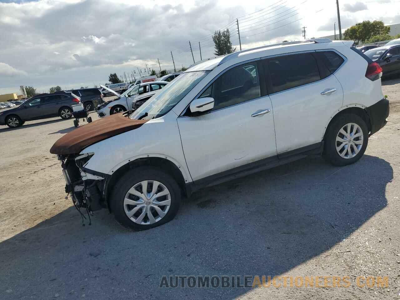 KNMAT2MV9HP542584 NISSAN ROGUE 2017