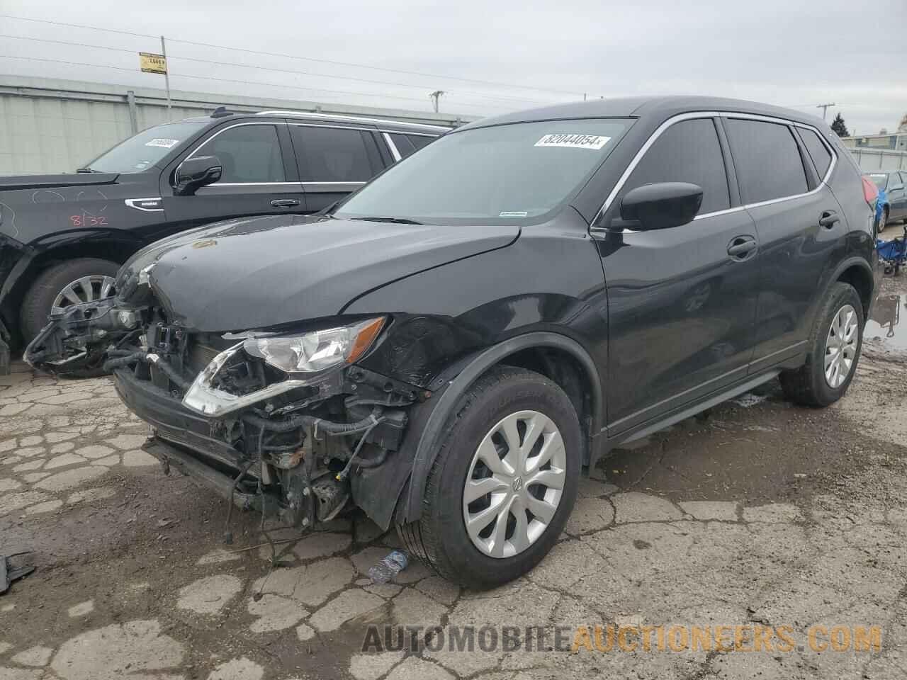 KNMAT2MV9HP588285 NISSAN ROGUE 2017