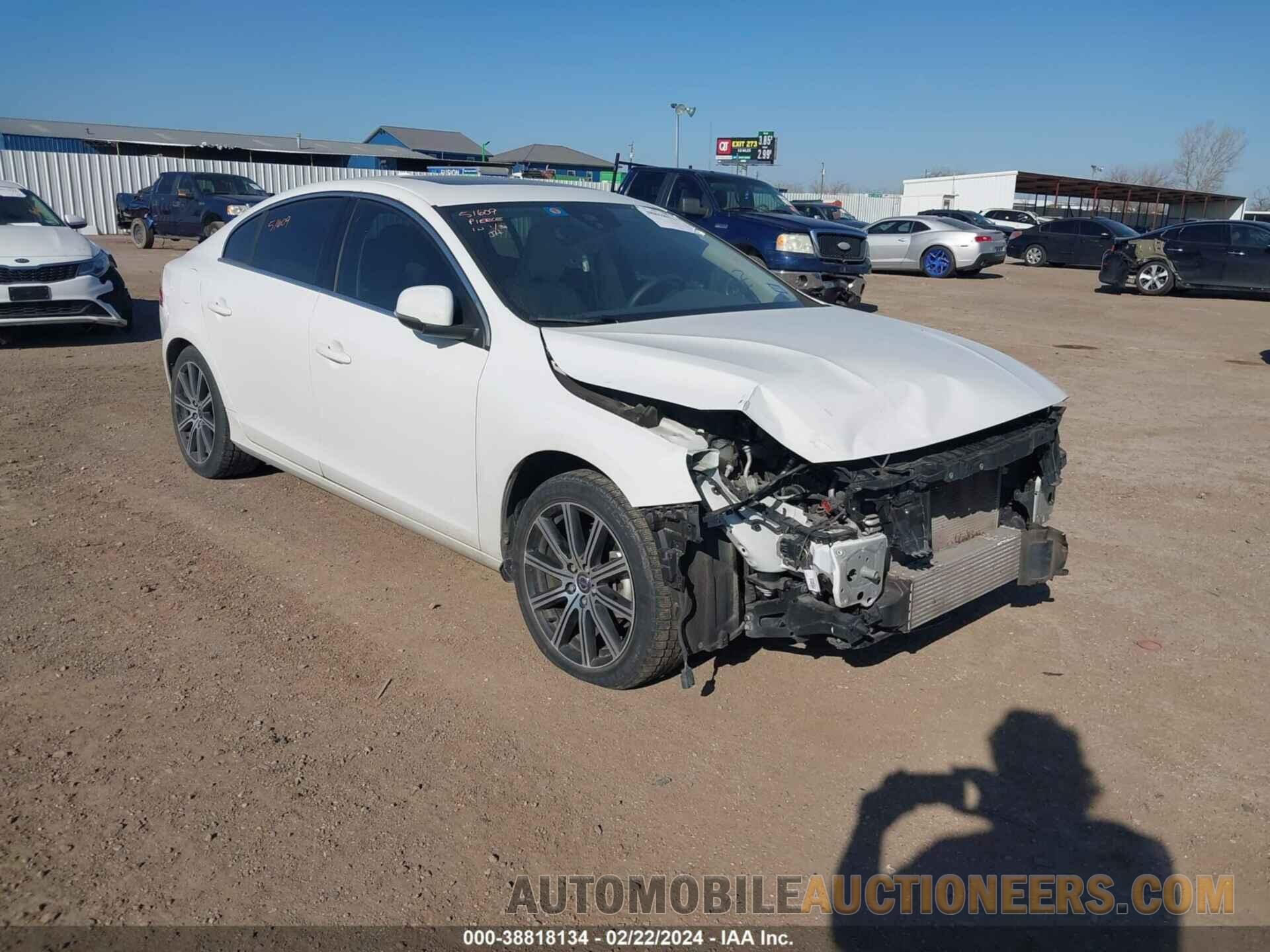 LYV402HK2HB126670 VOLVO S60 INSCRIPTION 2017