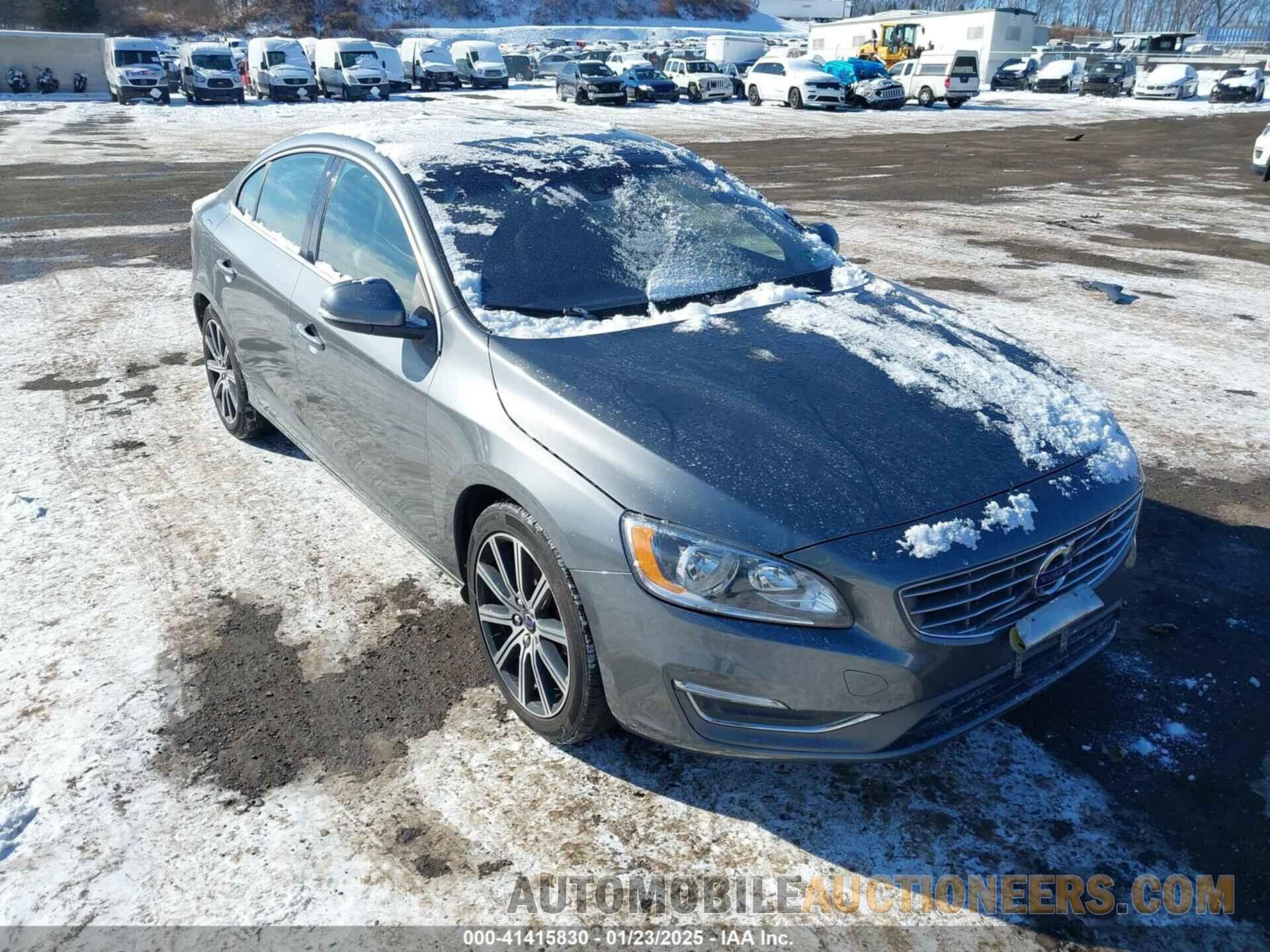 LYV402HKXHB137304 VOLVO S60 INSCRIPTION 2017