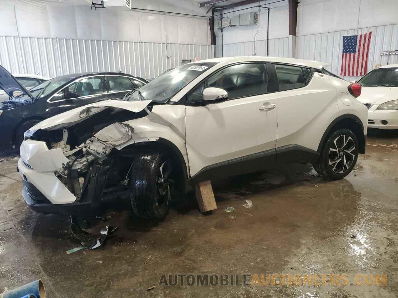 NMTKHMBX0JR015601 TOYOTA C-HR 2018