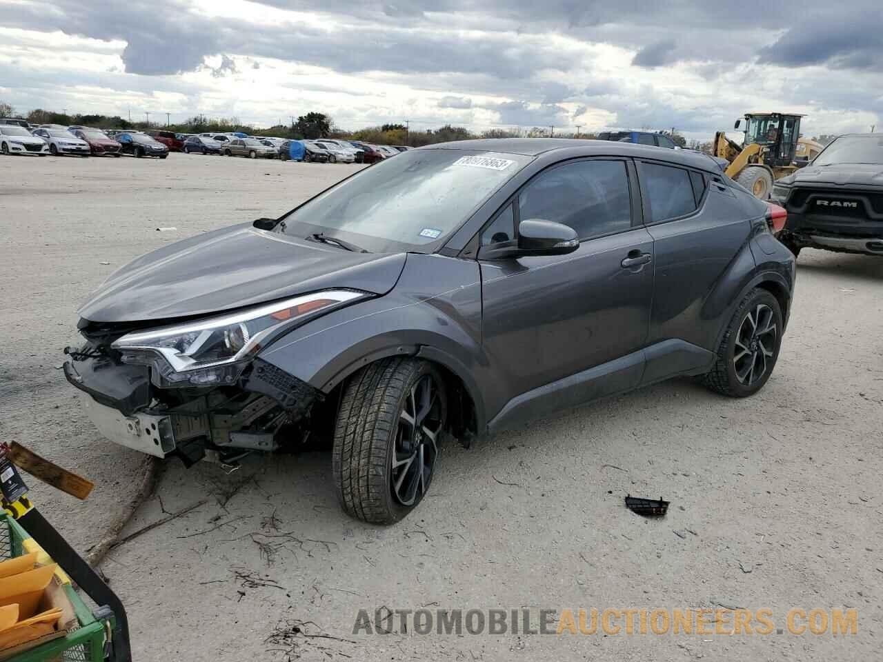 NMTKHMBX4JR037746 TOYOTA C-HR 2018