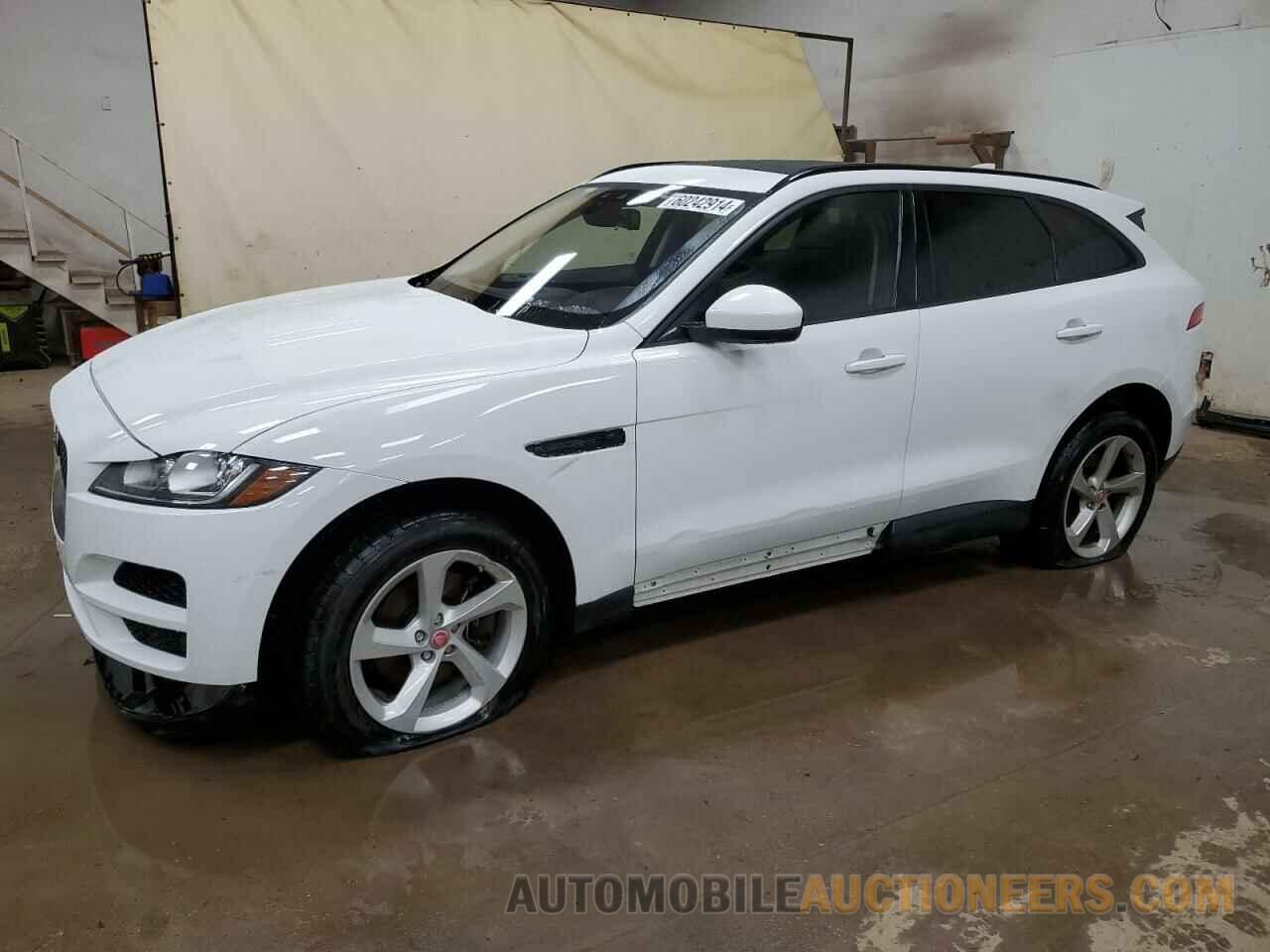 SADCJ2BV3HA889823 JAGUAR F-PACE 2017