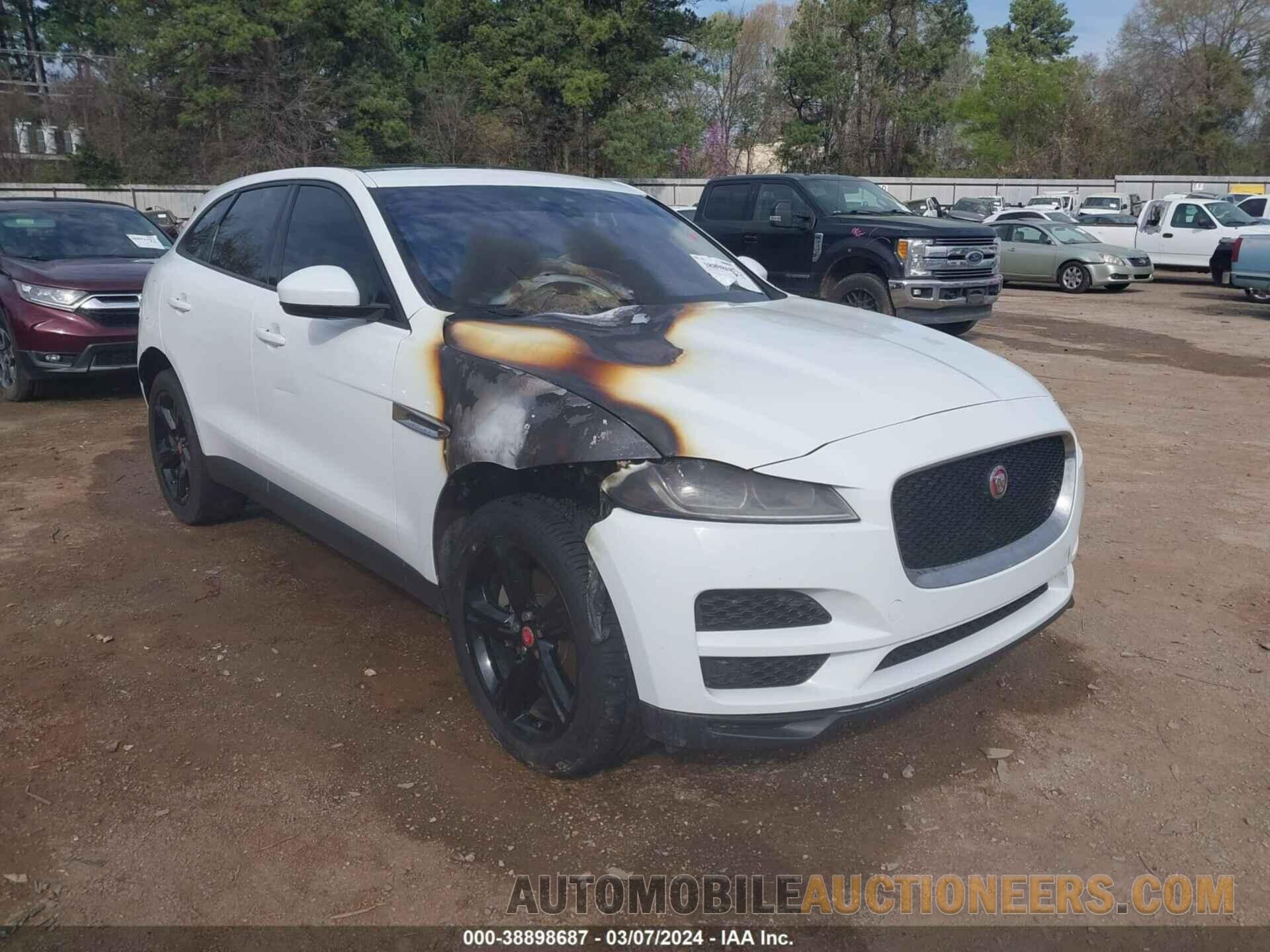 SADCJ2GX6JA235592 JAGUAR F-PACE 2018