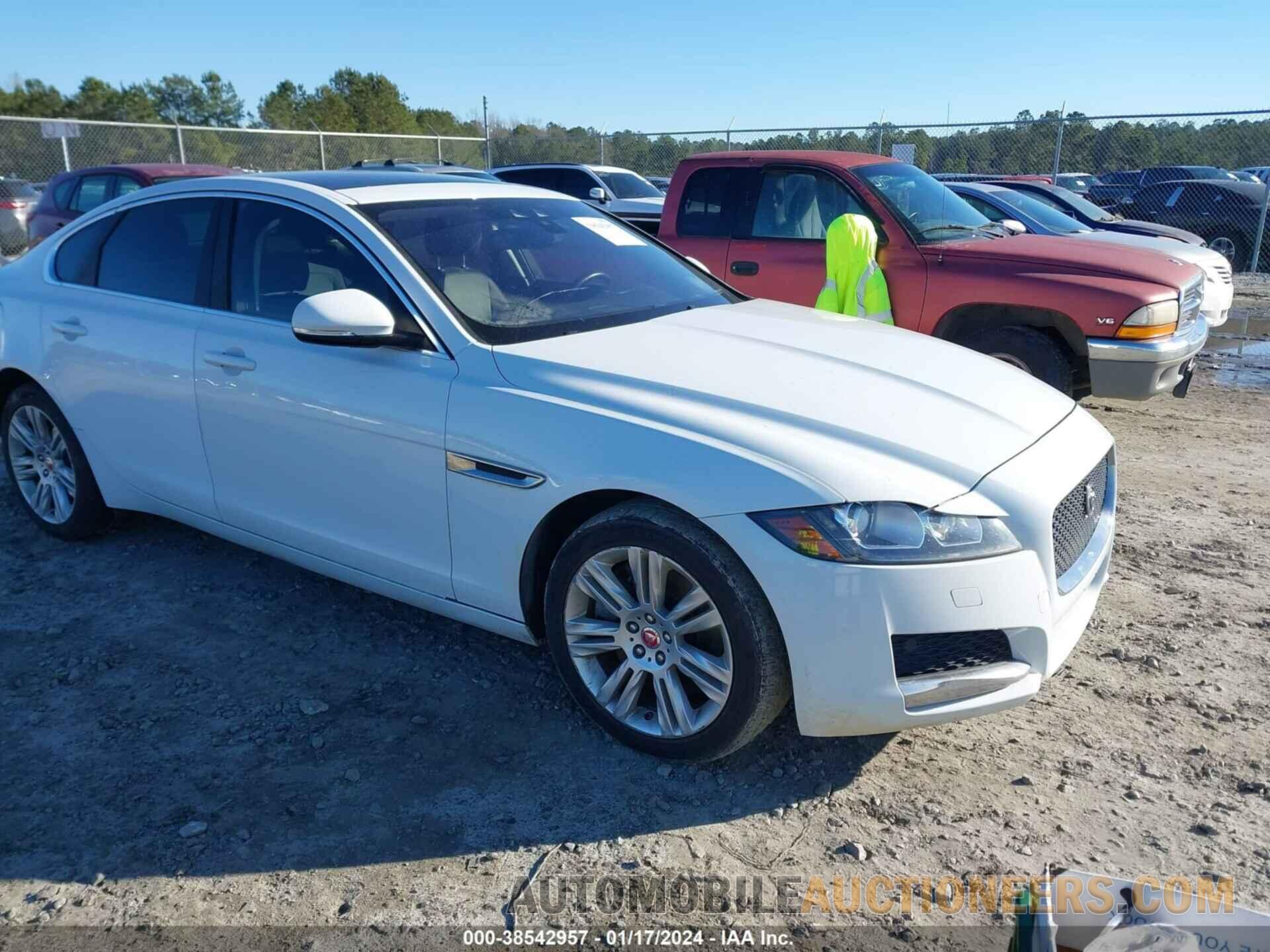 SAJBD4BV1HCY45495 JAGUAR XF 2017