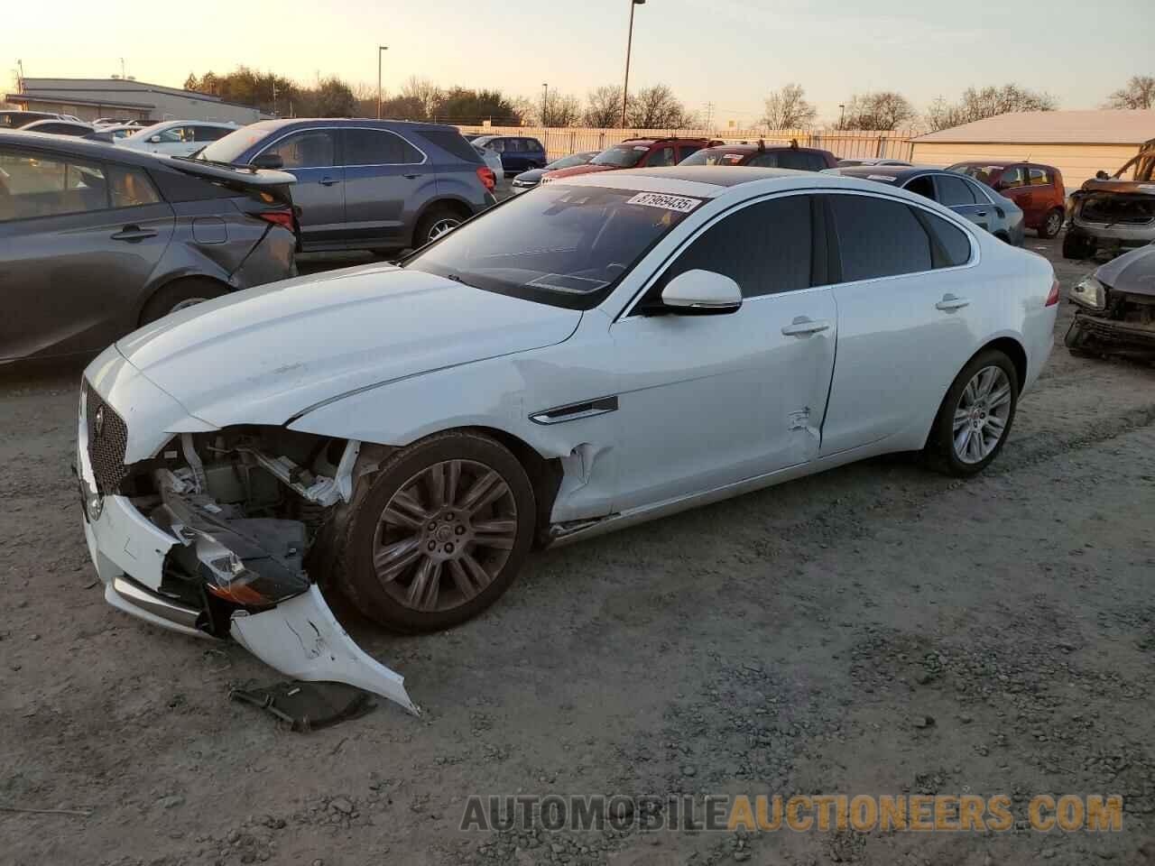 SAJBD4BV2HCY32514 JAGUAR XF 2017