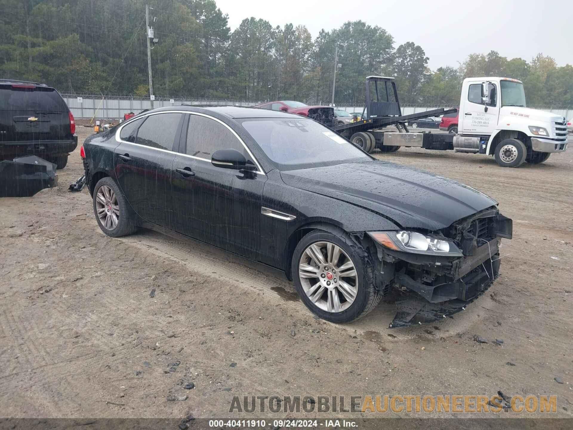 SAJBD4BV2HCY38877 JAGUAR XF 2017